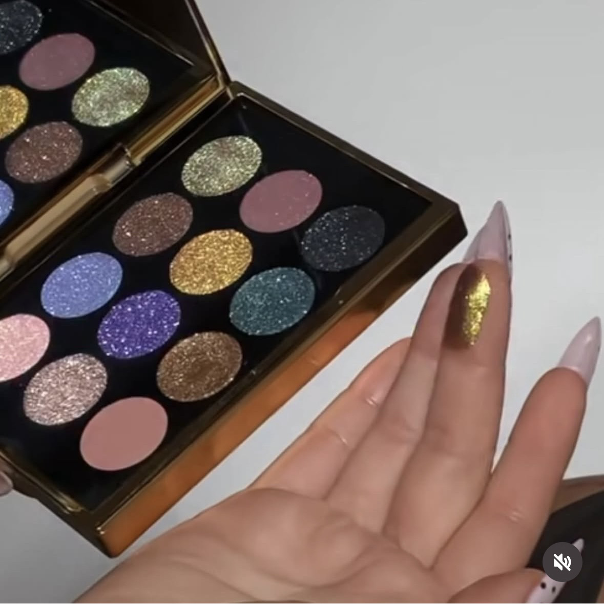 Gilded Nirvana: Mega Eye Shadow Palette/PAT McGRATH LABS/アイシャドウパレットを使ったクチコミ（2枚目）