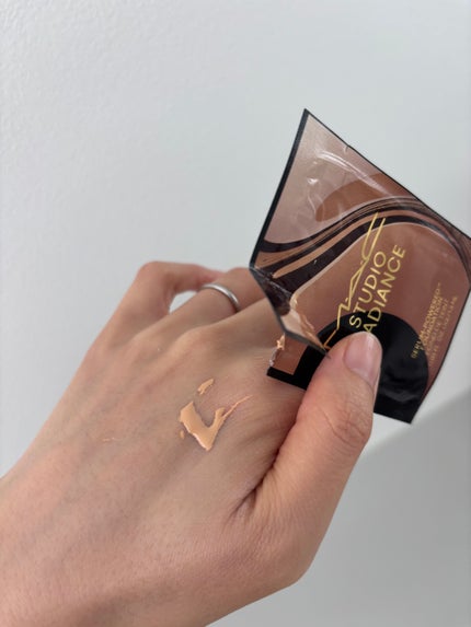 スタジオ ラディアンス セラム ファンデーション/M・A・C/リキッドファンデーションを使ったクチコミ(3枚目)