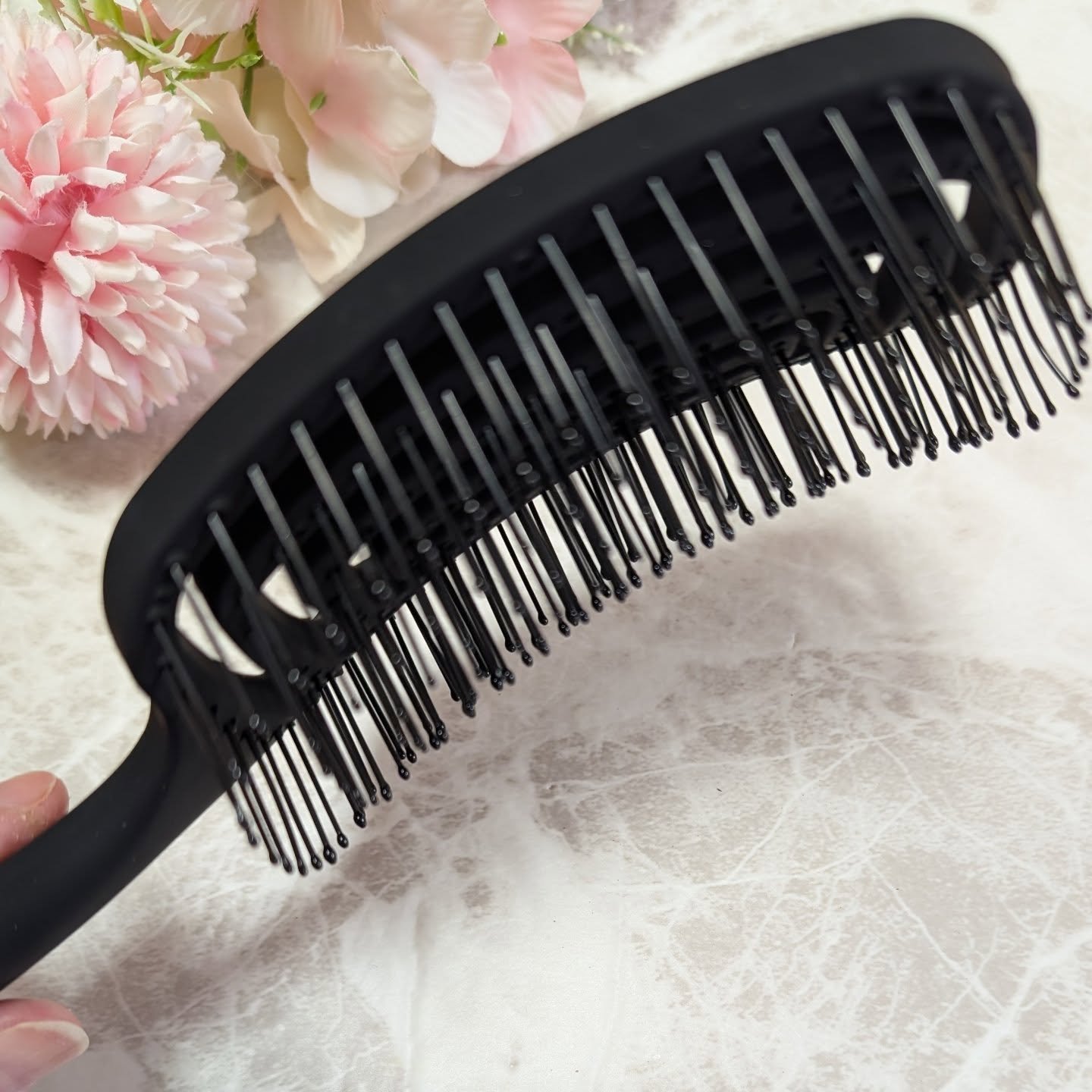 87saku 87saku ハナサク 速乾ブラシのクチコミ「特殊設計によりドライヤー時間を短縮しながら、サラツヤの美髪へ。

毎日のヘアケアを簡単で効果的.....」（3枚目）