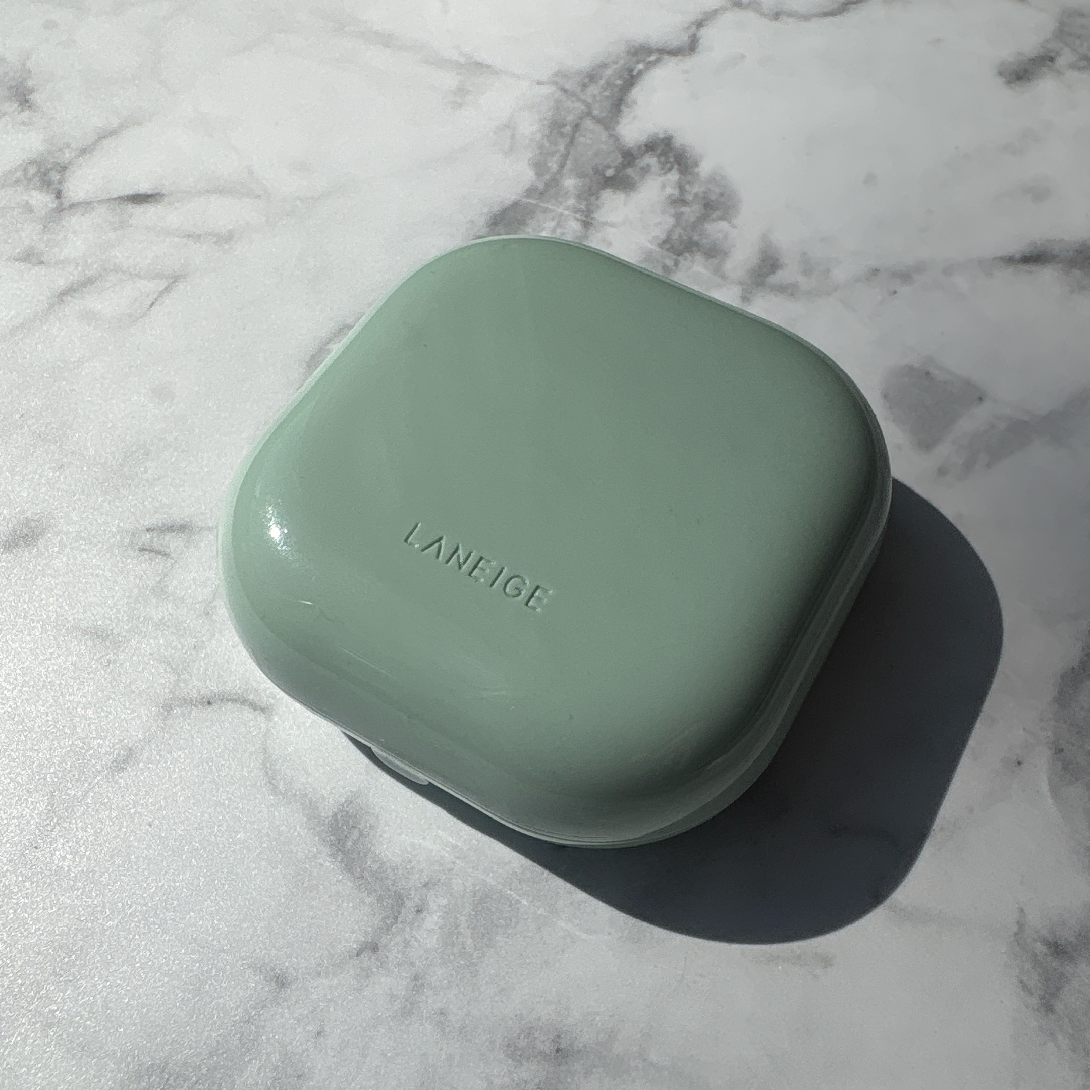 ＼ファンデの悩み🤔💭／

LANEIGE（ラネージュ）
ネオクッション マット N
17C1 クールバニラ

色はぴったり！
パフも柔らかくて使いやすい◎

パケに丸みがあってかわいいし、
持ち運びにも便利✨

塗りたてはすごくキレイな