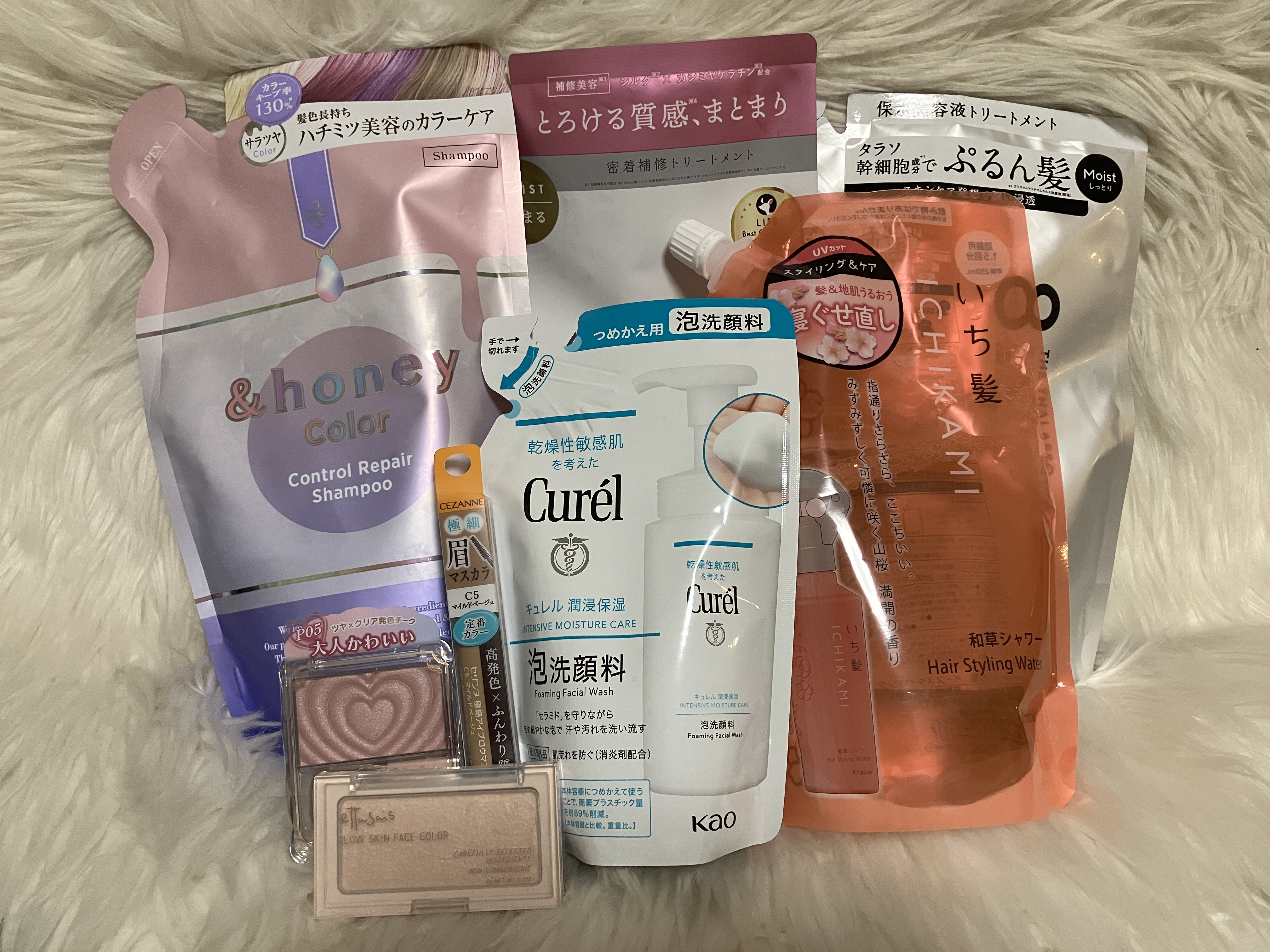 LIPS SHOPPING購入品❤️

約9000円→約5100円で購入😆✨
今回はヘアケア多め！

①&honey カラー コントロールリペア シャンプーつめかえ
→初！カラーケアシャンプー意外とそんなにないので、楽しみ🎵

②plu