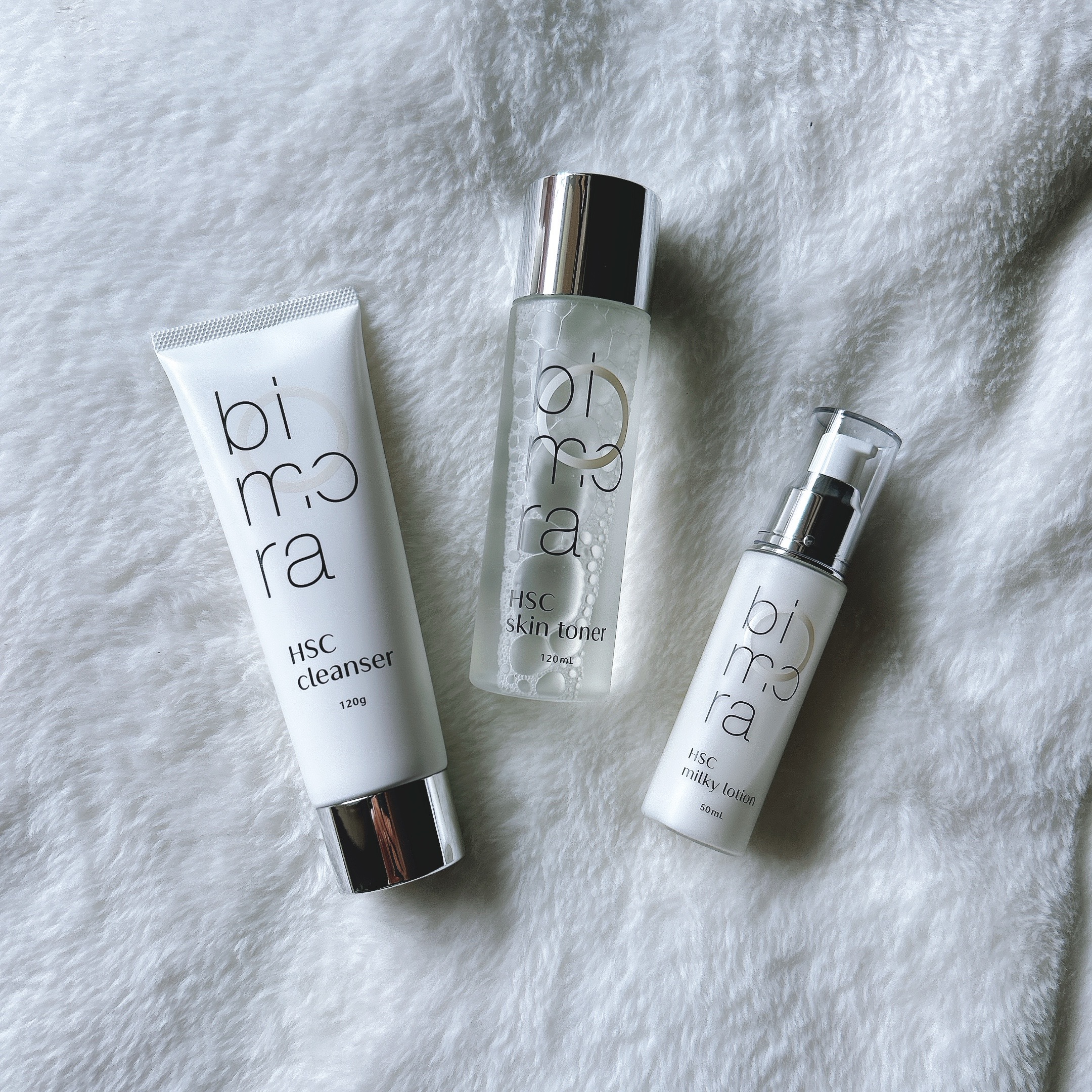 bimoraは医療分野で培われた知見をもとに開発された、メディカル発想のスキンケアブランド。

注目成分はこちら。

• ヒト幹細胞培養液エキス(※保湿成分)
肌のうるおいを保ち、すこやかな肌へと導きます。

• 熟成酒粕エキス(※保湿成分