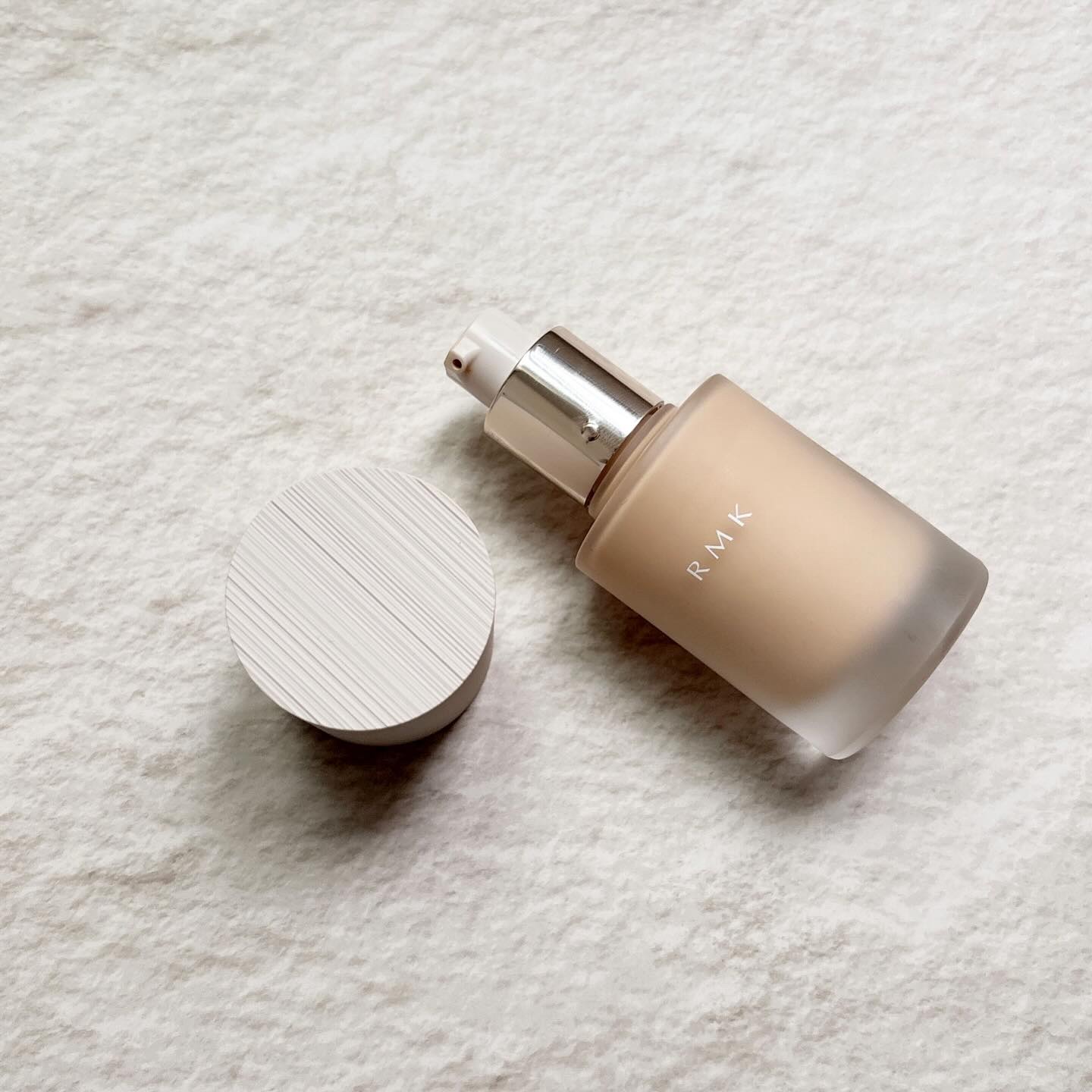 ・
RMK ( @rmkofficial )
▶︎ #リクイドファンデーションフローレスカバレッジプラス
全9色 30mL 各6,600円(税込) SPF22 PA++

どこから見ても美しい、全方位ファンデーション
光と影を味方につけて、