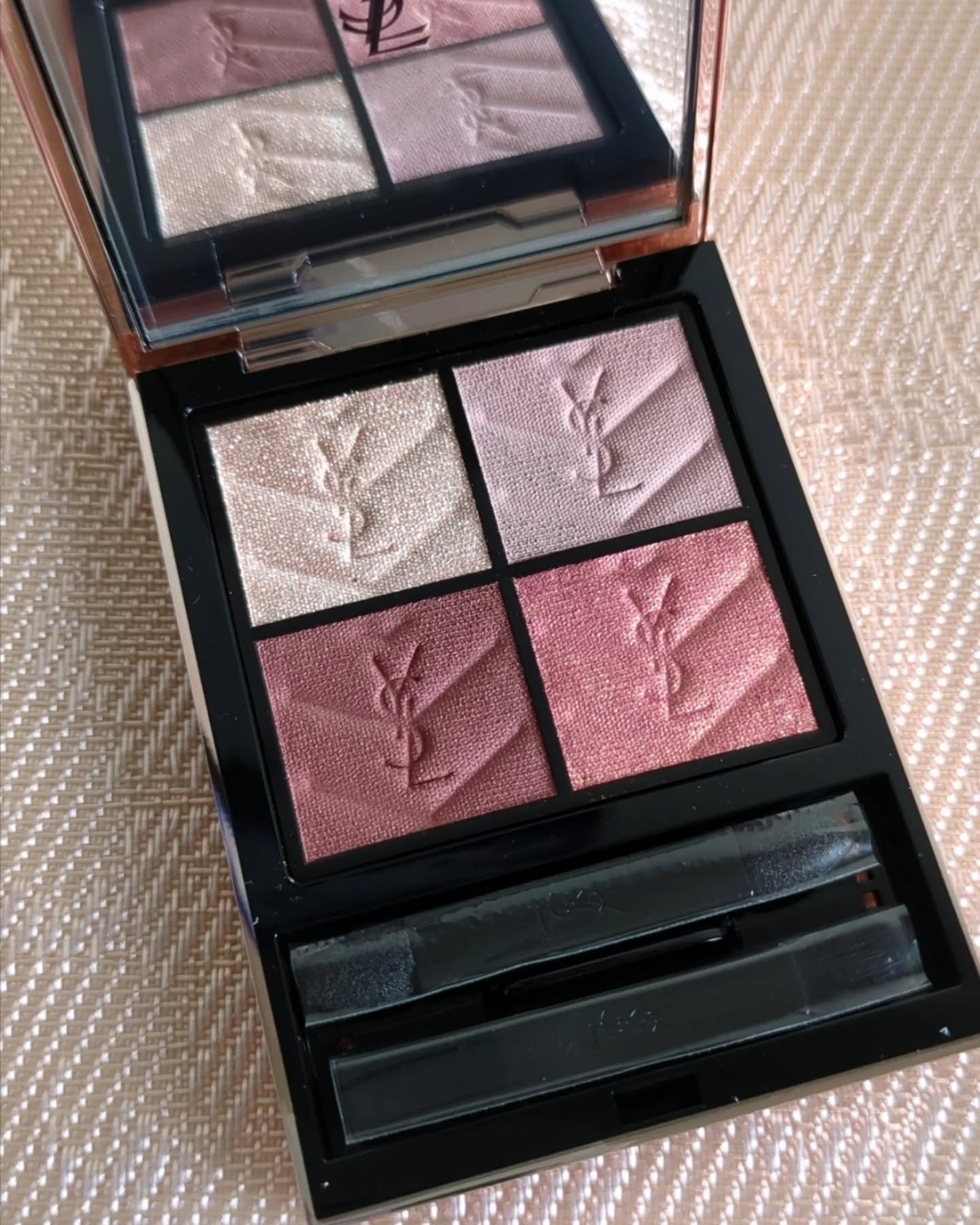 クチュール ミニ クラッチ/YVES SAINT LAURENT BEAUTE/アイシャドウパレットを使ったクチコミ（3枚目）