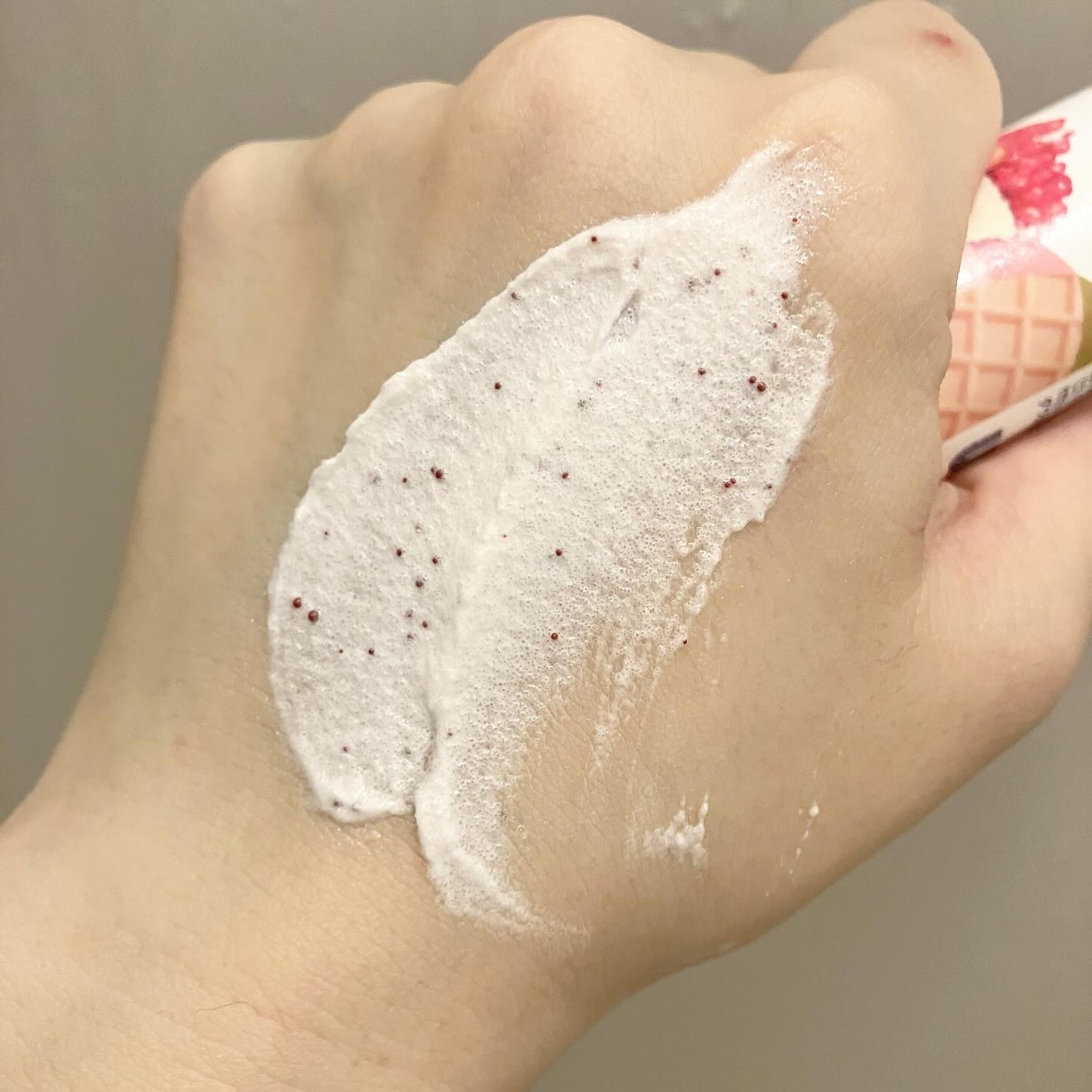 ダヴ ふわとろ クリーミースクラブ ザクロ&シアバター/ダヴ/ボディスクラブを使ったクチコミ(3枚目)