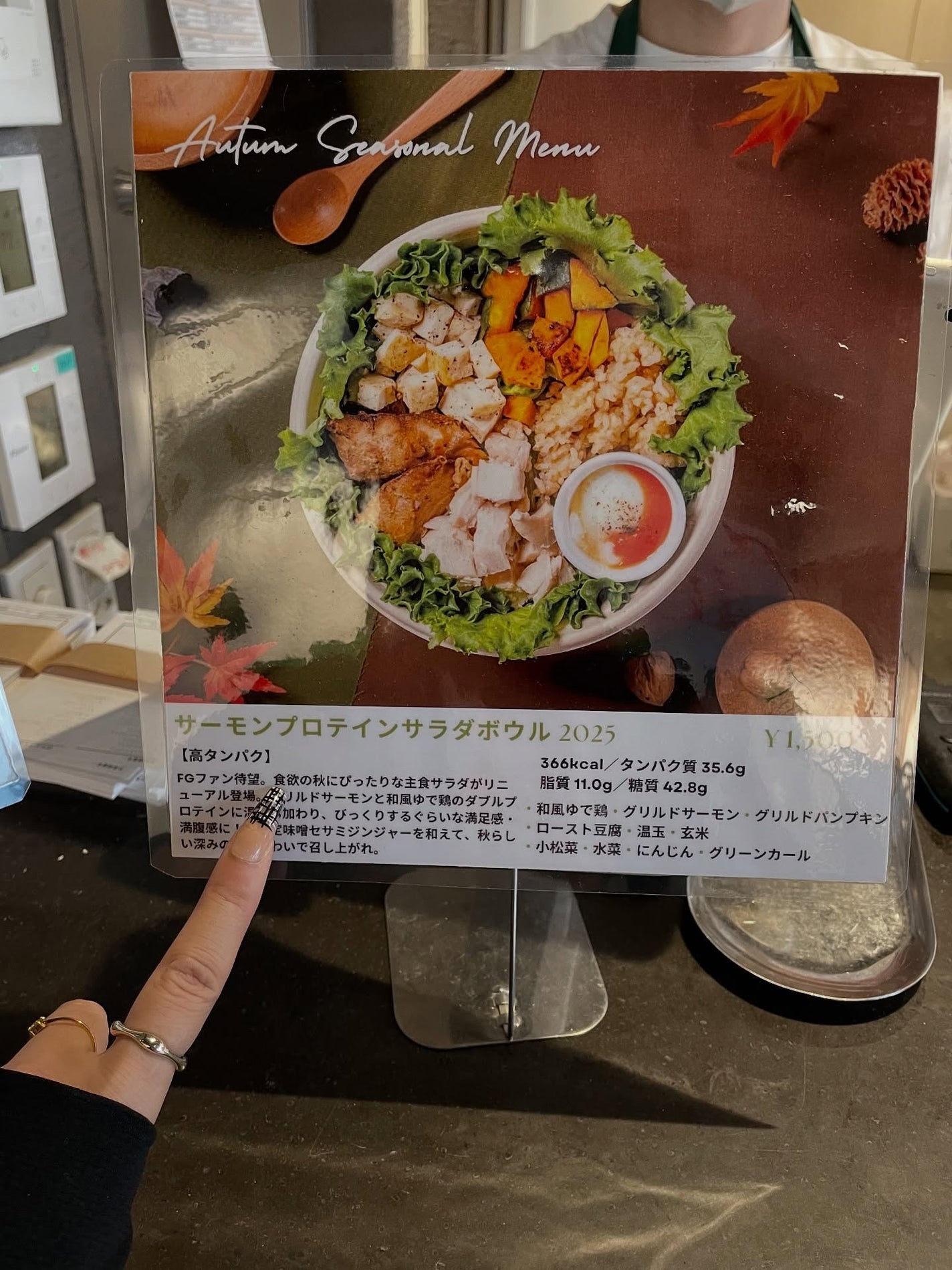 しのち☀️ on LIPS 「ナルトとにごやんのほっこり2人旅ついに来ました食欲の秋・・・美..」(3枚目)