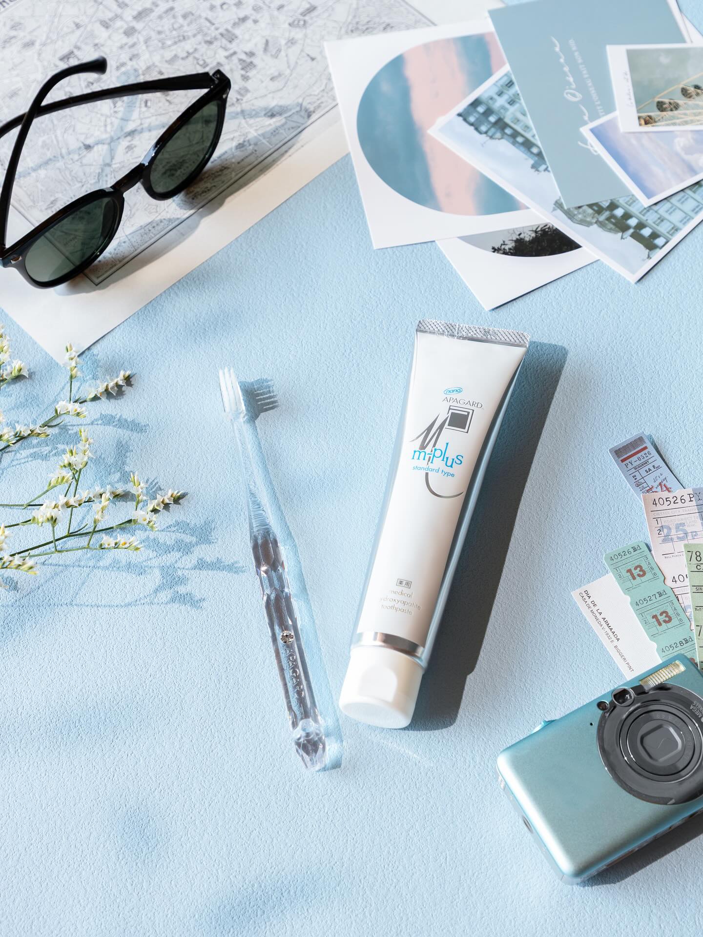⁡✈️旅の準備、忘れてない？
⁡
お気に入りの服、パスポート、スマホ…そして！
📸最高の笑顔で写真を撮るために、
#アパガードMプラス で歯もキレイに✨
⁡
旅行前のケアで、自信のある白い歯に💎
思いっきり笑って、思い出に残る1枚を残そ