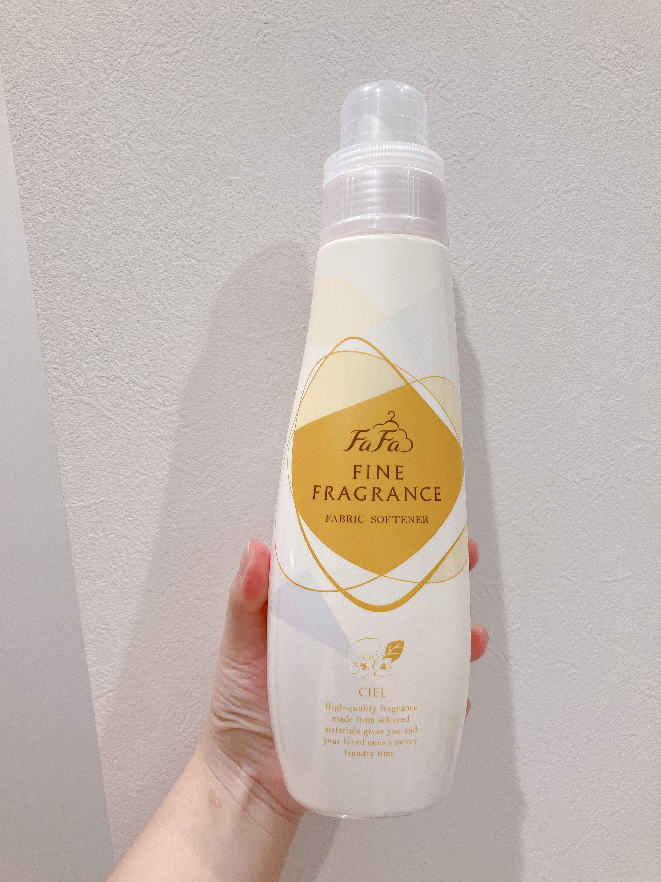 ファーファ
ファーファ ファインフレグランス 柔軟剤 シエル

お得なセットに入ってた柔軟剤！
めちゃくちゃ良い香りだよー！

香りは少し強めだから
調節して使った方がいいかな！

薬局で見かけたことないのが
残念だなー😣

#香り #柔