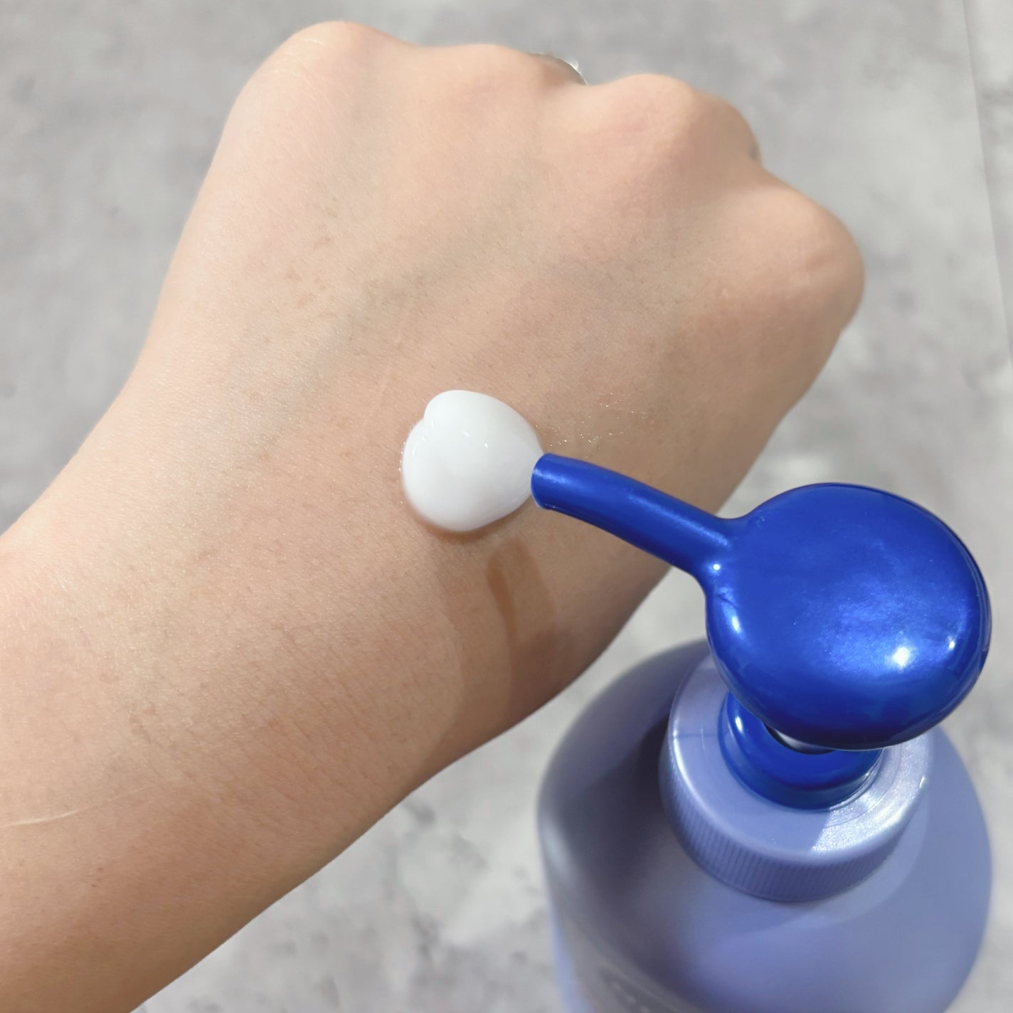 ニベア ルーセントビューティ ディープモイスチャー 浸透保湿美容液ボディミルク リッチローズの香り/ニベア/ボディミルクを使ったクチコミ(3枚目)