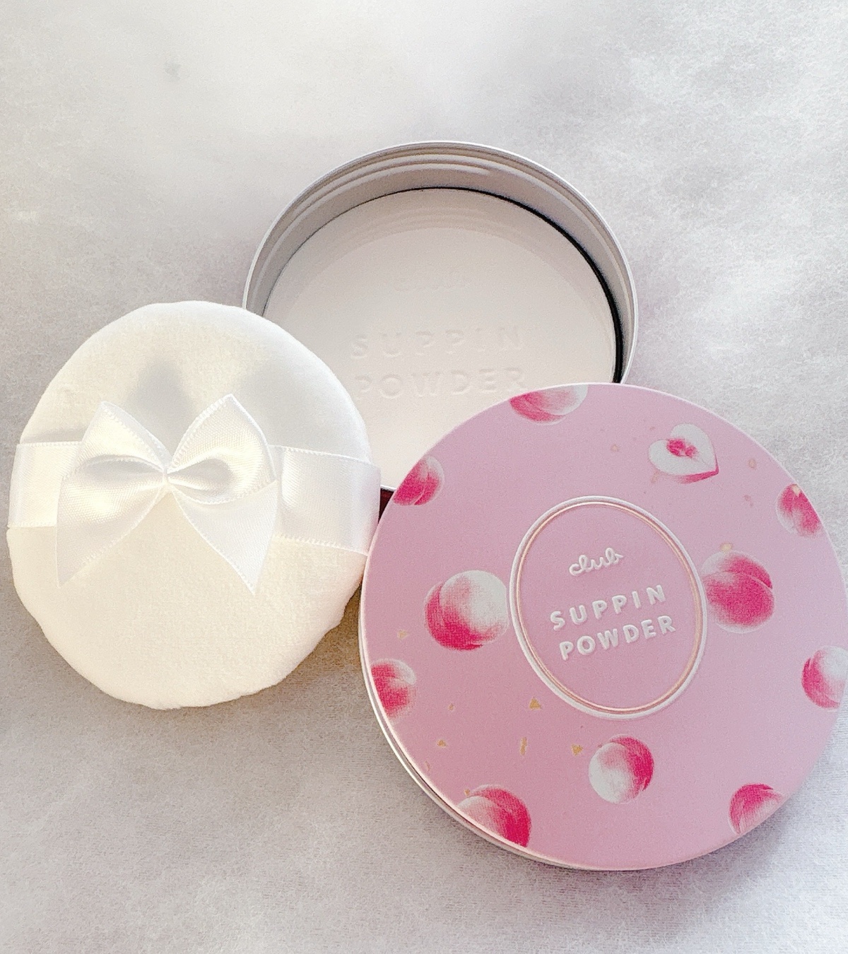 寝る前に“そのままつけて寝られる”スキンケア処方のフェイスパウダー🥹💭
ジューシーでほんのり甘いピーチティーの香りに癒される🍑☕️
ドンキ限定デザインもかわいすぎて即チェック案件です🫧

🔹 今回の新作ポイント
・10/20発売 