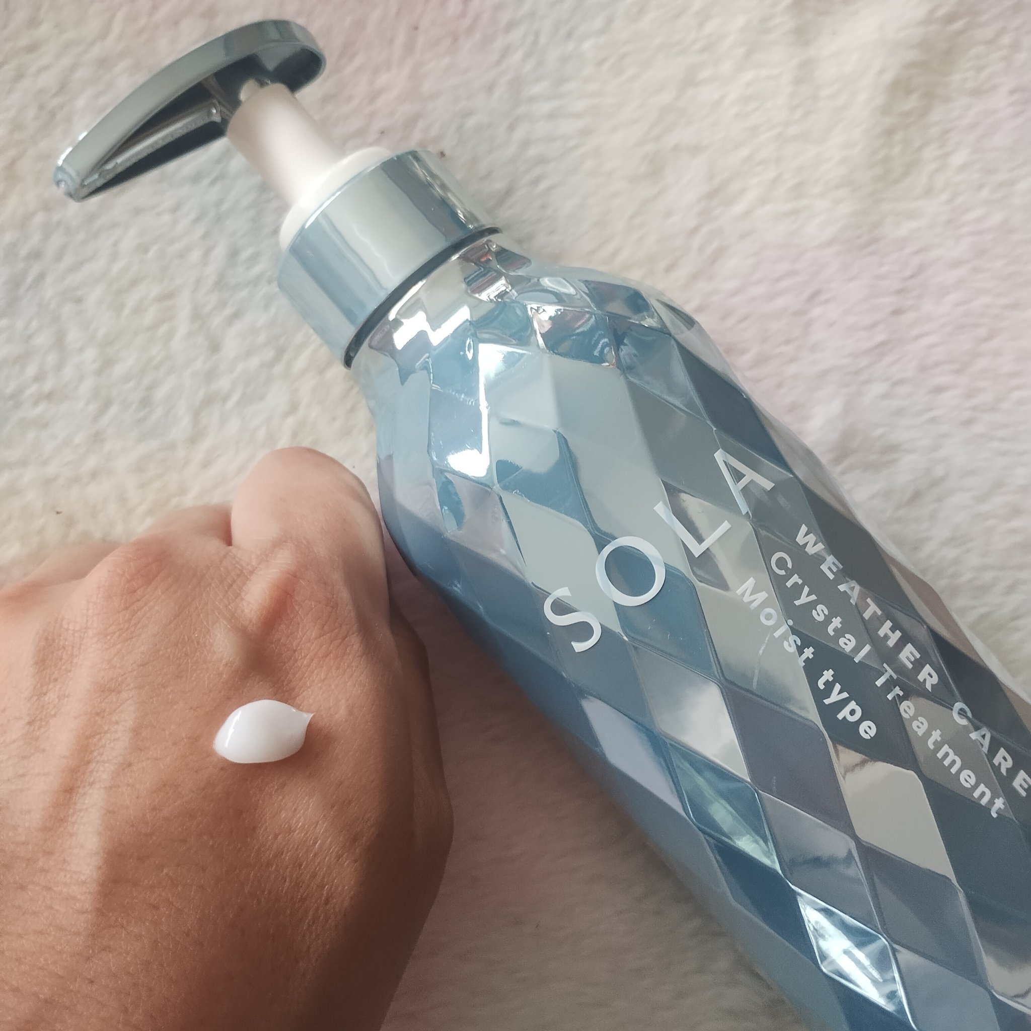 SOLA WEATHER CARE ソラ ウェザーケア クリスタル シャンプー/ヘアトリートメント モイストタイプのクチコミ「
年齢とともに気になる髪のパサつきやうねり。

特に湿気の多い日や乾燥が気になる季節は、朝セッ.....」（3枚目）