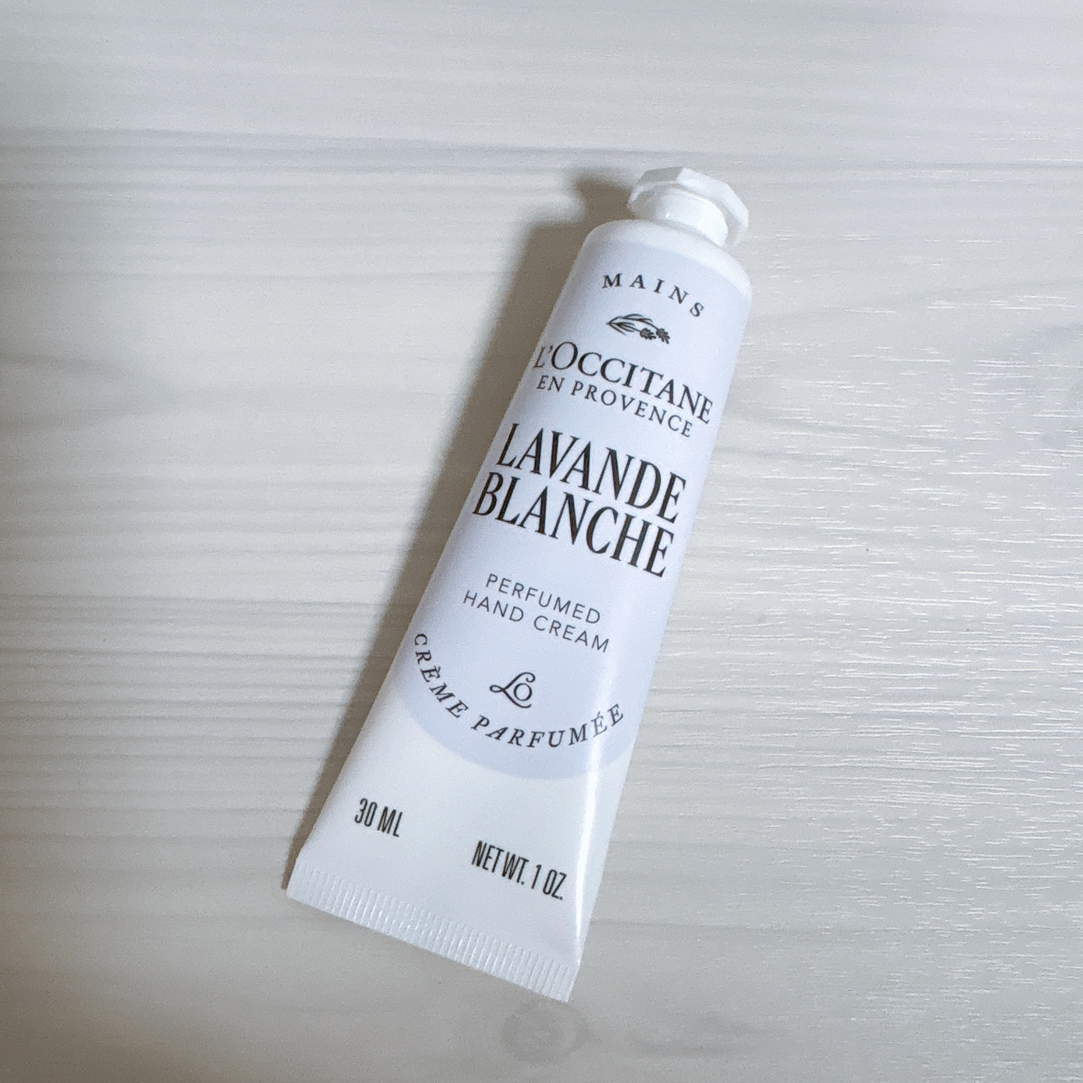 ラヴァンドブランシュ パフュームド ハンドクリーム/L'OCCITANE/ハンドクリームを使ったクチコミ（1枚目）