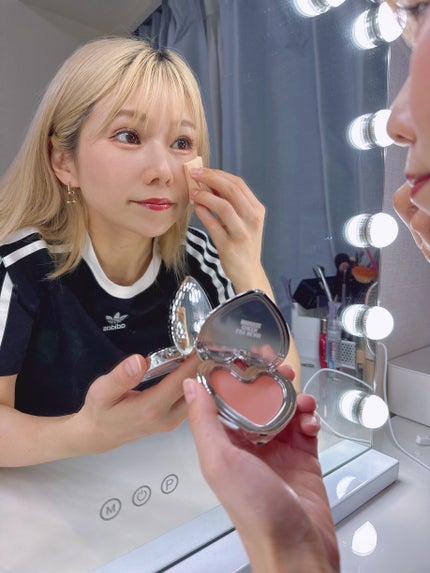 ヘアメイクみどり【YouTube】 on LIPS 「44歳お気に入りコスメ😍リリーバイレッドラブビームチークムース..」(1枚目)