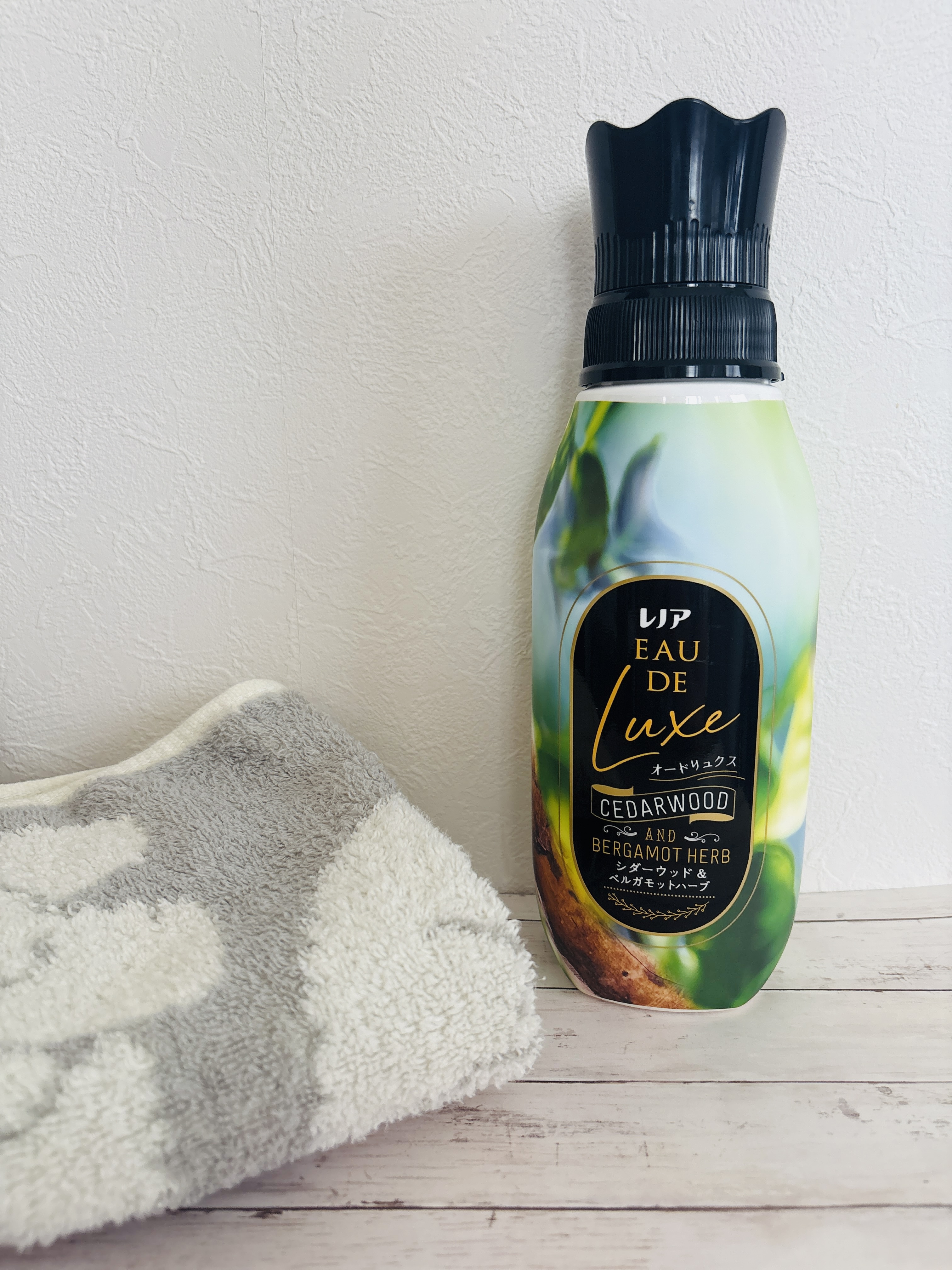 #PR #レノア
#レノアオードリュクス #オードリュクス #いい香り
P&G様から商品を提供いただいたので紹介します！
パッケージが緑で素敵です。
キャップが王冠みたいな形で可愛い！

シダーウッドとベルガモットということで
ウッディーな