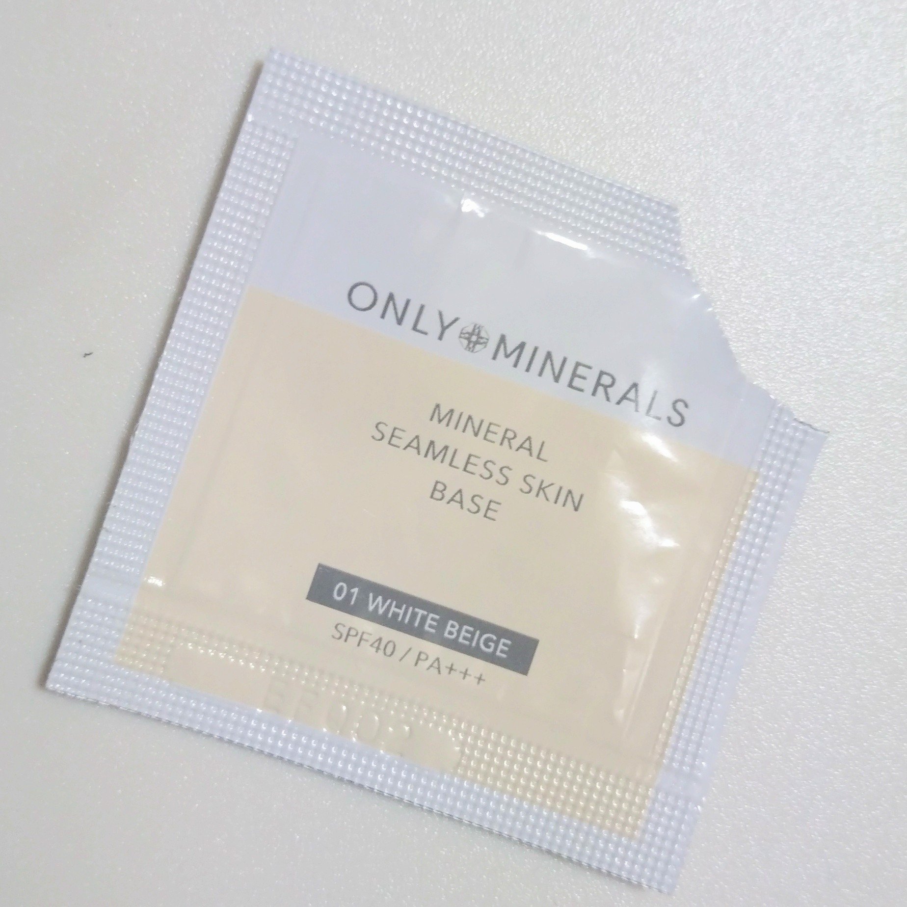 ミネラルシームレススキンベース 01 ホワイトベージュ/ONLY MINERALS/化粧下地を使ったクチコミ（1枚目）