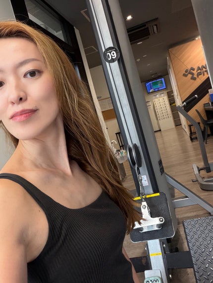 chicca 特殊メイクさんの偏愛美容 on LIPS 「週1パーソナルトレーニング週4自主筋トレ週1ヨガ🧘♂️をして..」(2枚目)