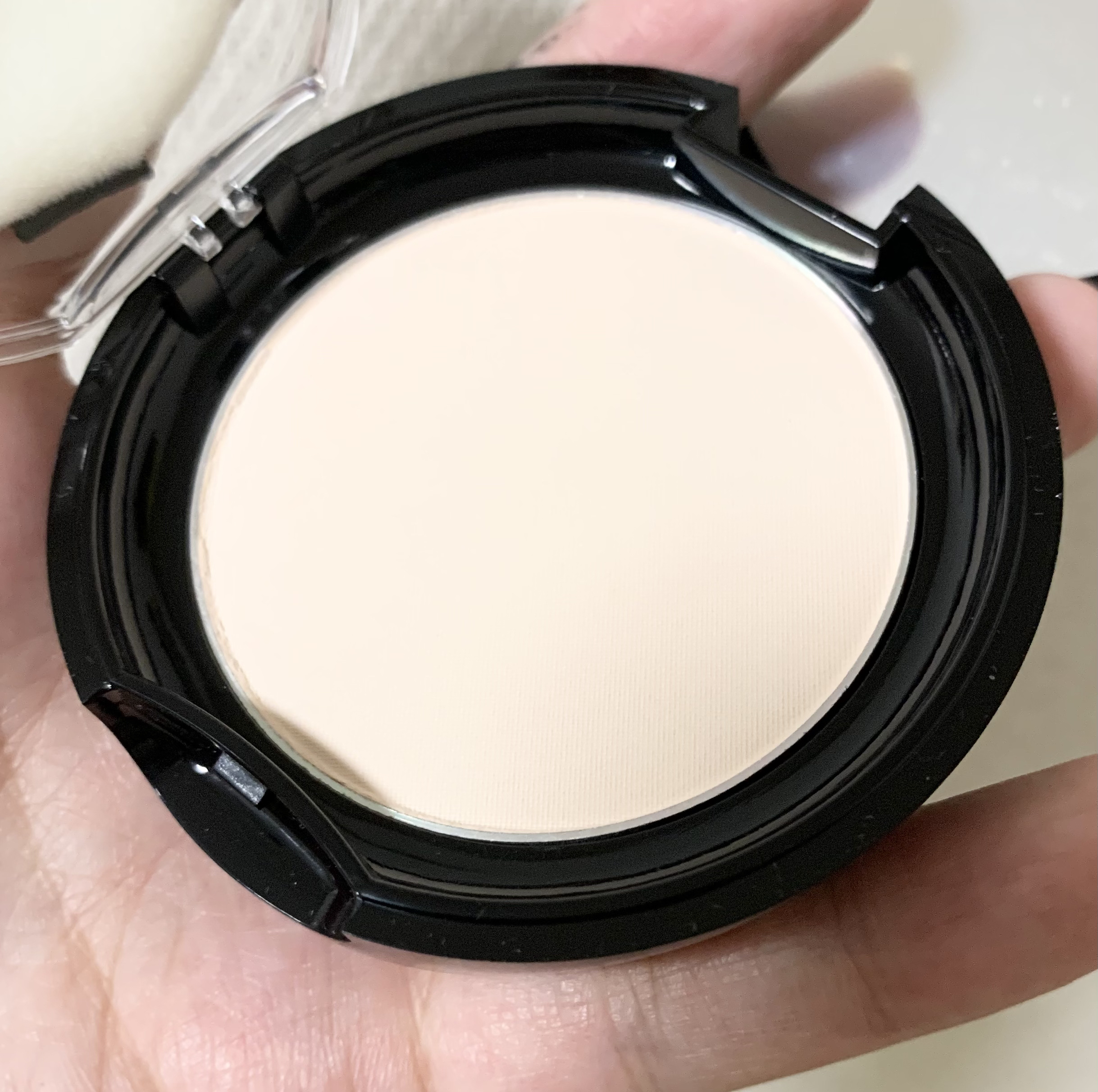 ブラーパウダーパクト/ABOUT TONE/プレストパウダーを使ったクチコミ（3枚目）