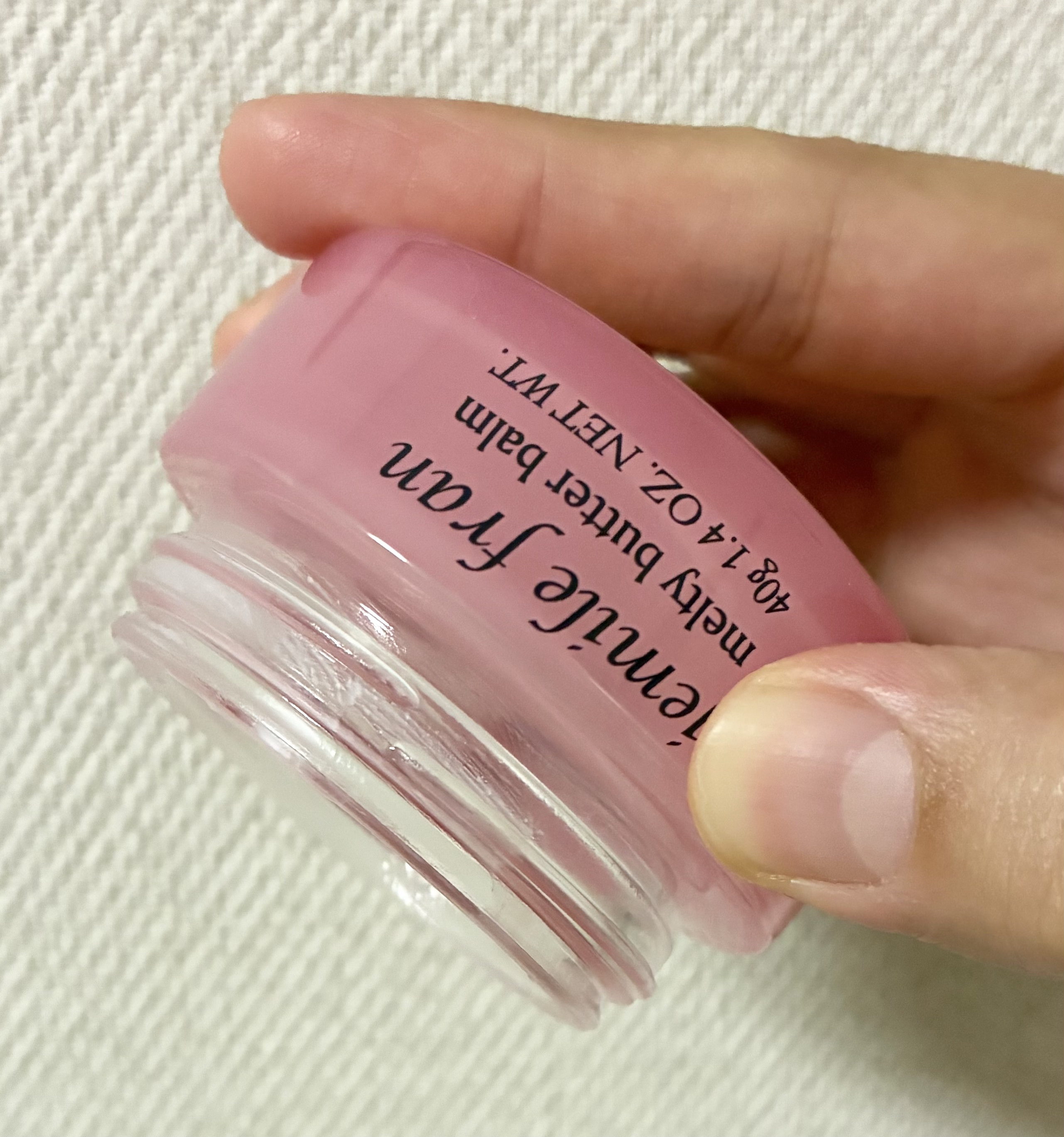 ジェミールフラン メルティバター バームです
こちら使い切りになります✨


ヘアトリートメントとしてもハンドクリームとしても使えるアイテムです
私は主にヘアトリートメントとして使用しています

しっとりまとまるこっくりとしたテクスチャーな