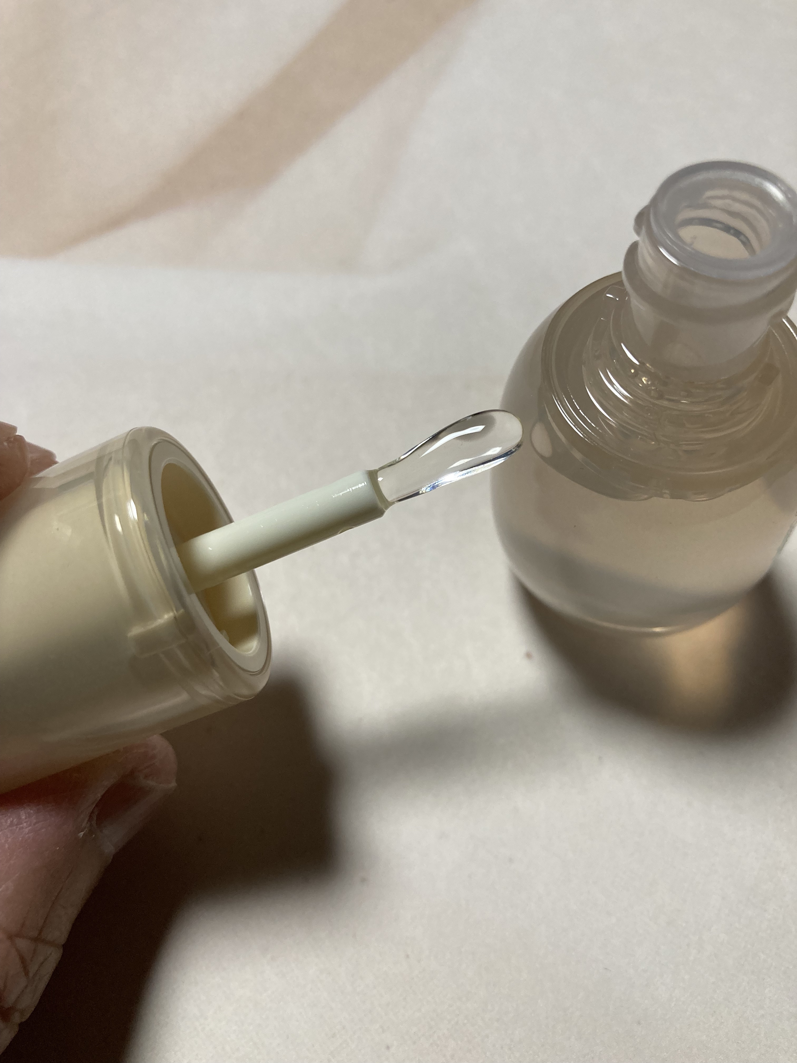 フィー 3Dチェインジンググロス 00 クリア/fwee/リップグロスを使ったクチコミ（3枚目）