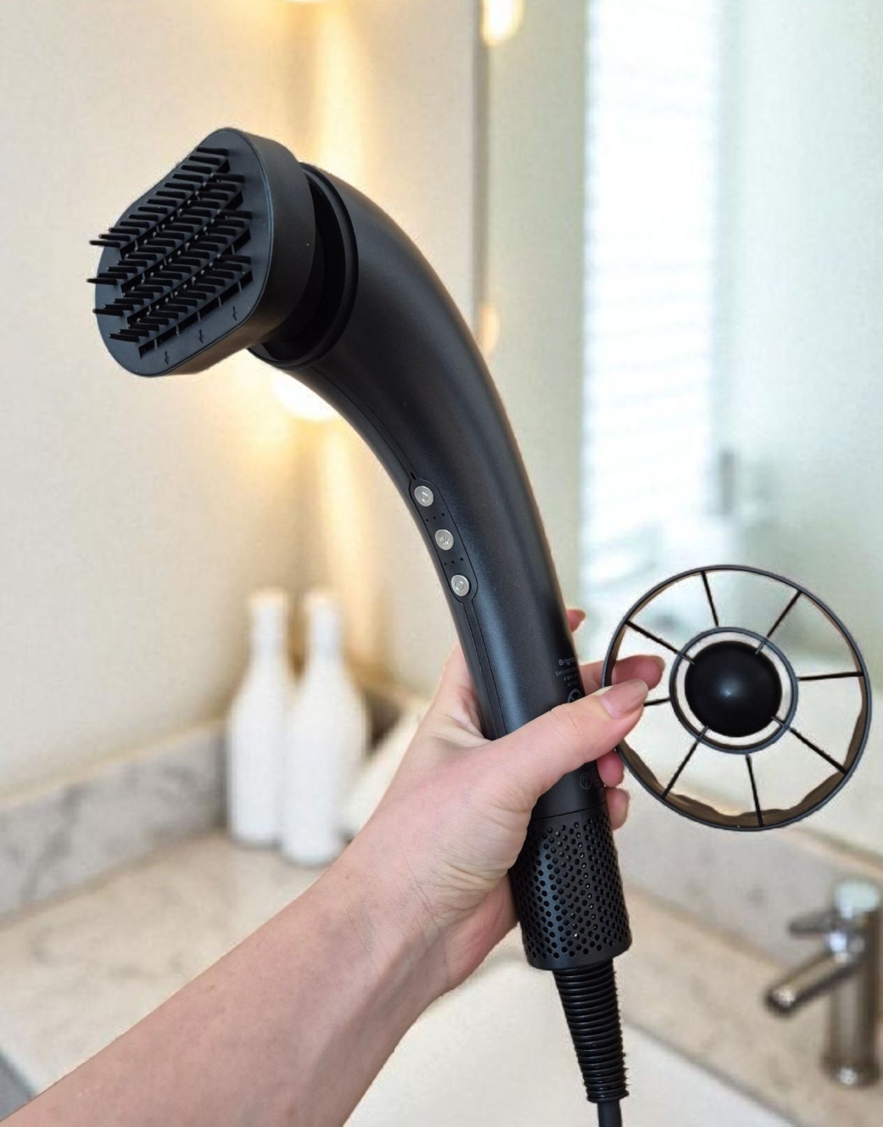 「ブライト」さまから商品提供をいただきました！


最近ゲットしたBrighteのドライヤー🫧💨
ナノミストで髪のパサつき防止しつつ
風量しっかりだから乾かすのも超スピーディ✨

私は使ったあと髪がまとまった感じがして好き🥰
※感じ方