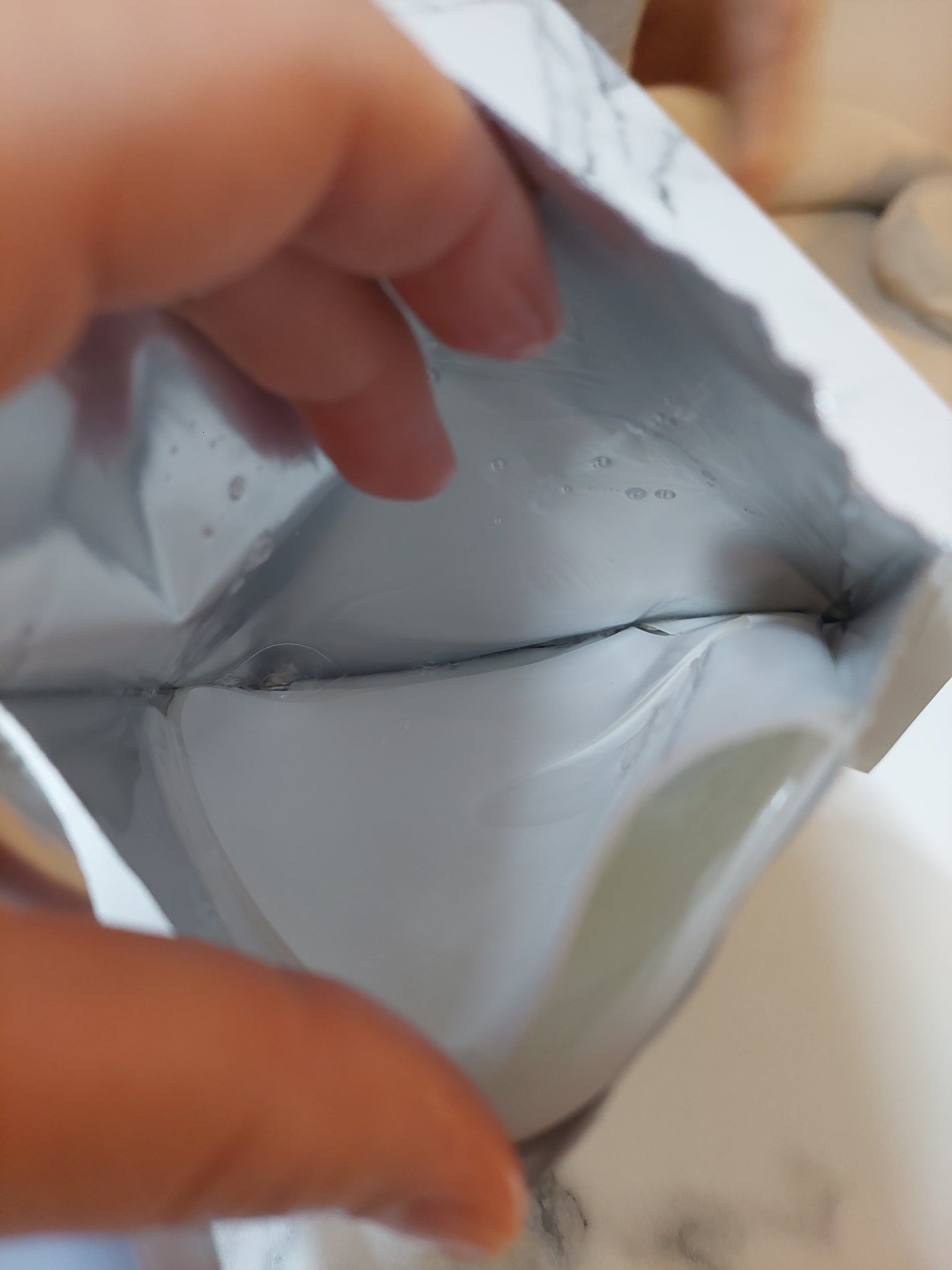 puni on LIPS 「KC-SKIN_モイストエイジケアセラムマスク(ピンク)世界初..」(3枚目)