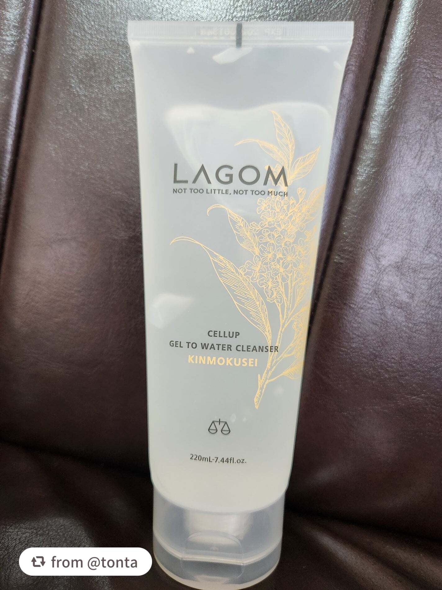 LIPSベスコス1位受賞*👑

ブランド内でも人気が高い洗顔料！ジェルがみるみる水のようなテクスチャーに変化🌟
クリアな心地よさとともに洗う朝洗顔！
肌の水分保持力に着目した成分「アクアリシア(AQUALICIA)*1」配合で、洗顔後の