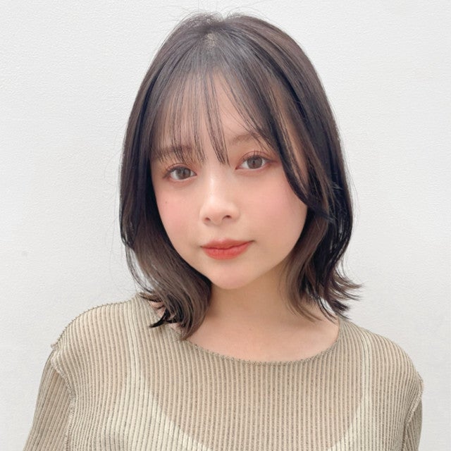 冬メイクの女性