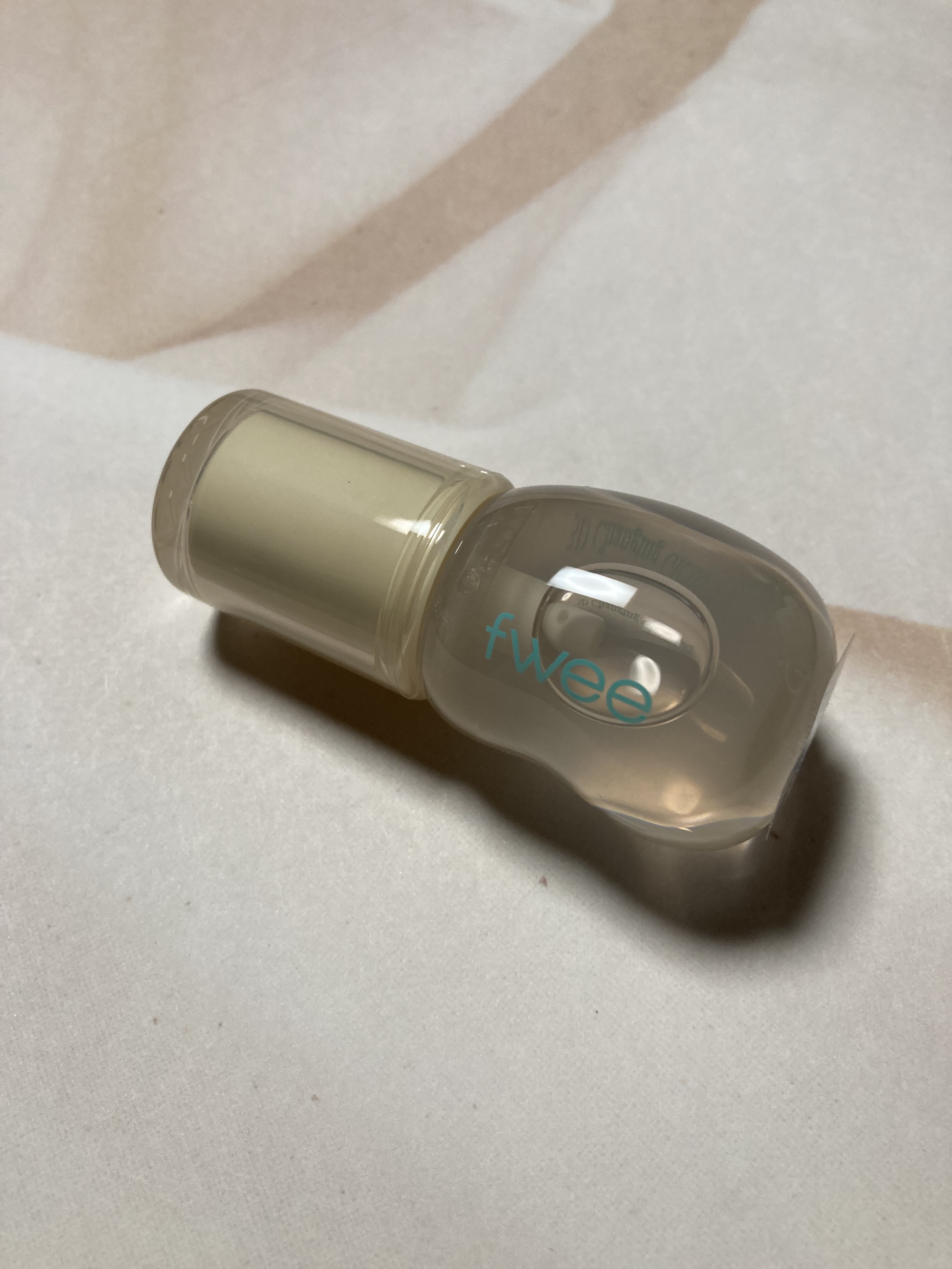 フィー 3Dチェインジンググロス 00 クリア/fwee/リップグロスを使ったクチコミ（1枚目）