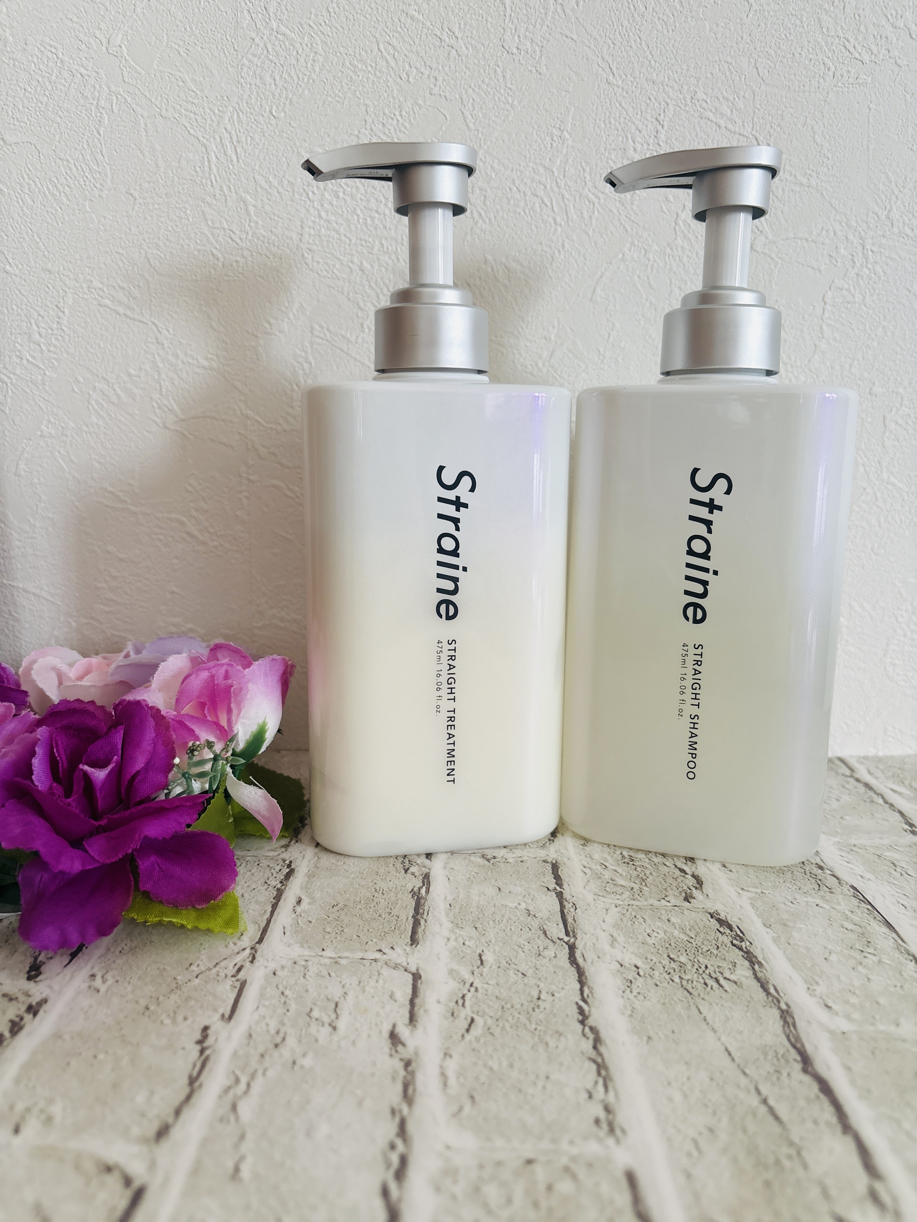 ストレイン様から商品提供をいただきました。
#LIPSプレゼント

Straine 
ストレートシャンプー 475ml 
ストレートトリートメント 475ml


三角ボトルが特徴的なシャントリです。
見た目は薄いグレーのボトルでシンプルで