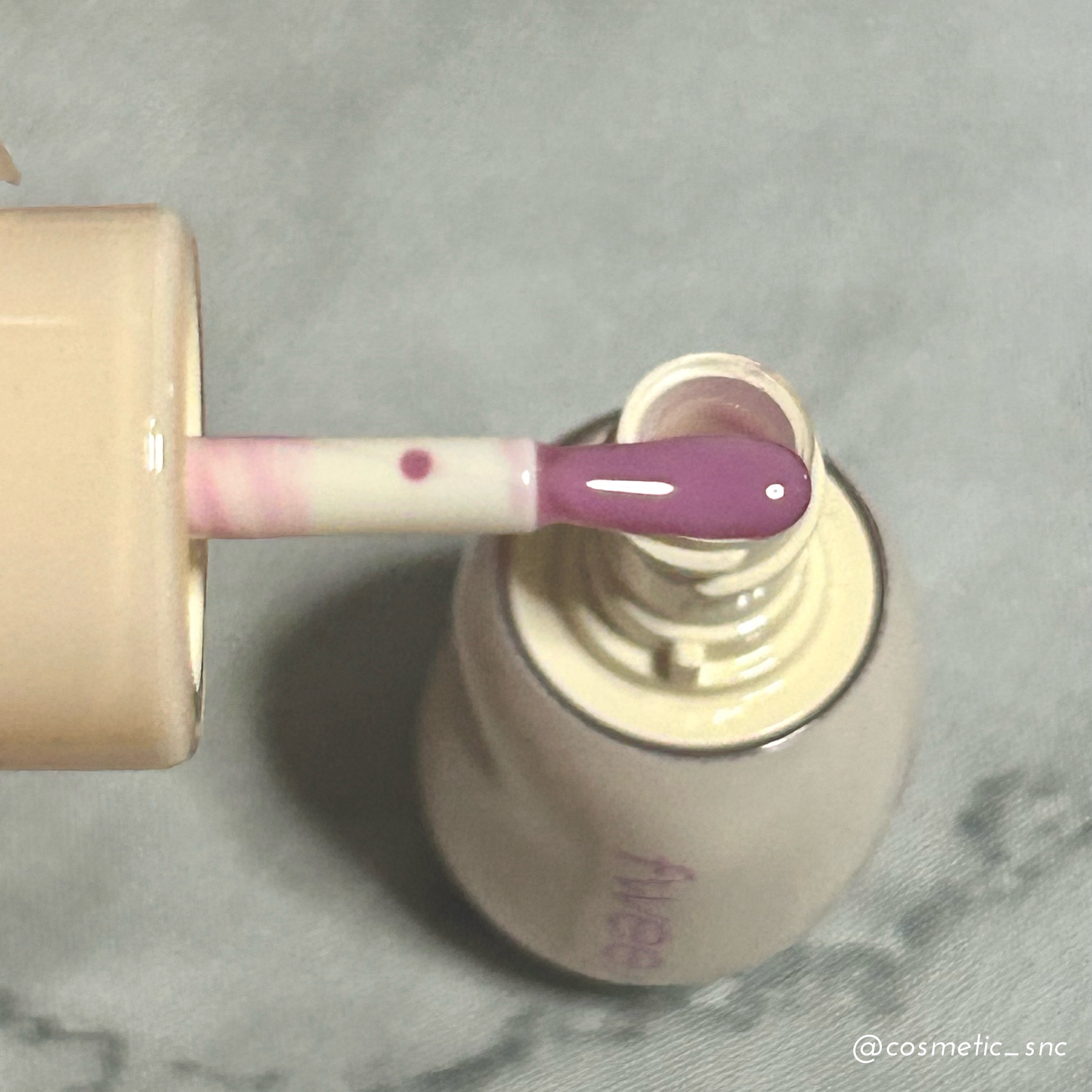 フィー 3Dチェインジンググロス 02 シーンラベンダー/fwee/リップグロスを使ったクチコミ（3枚目）