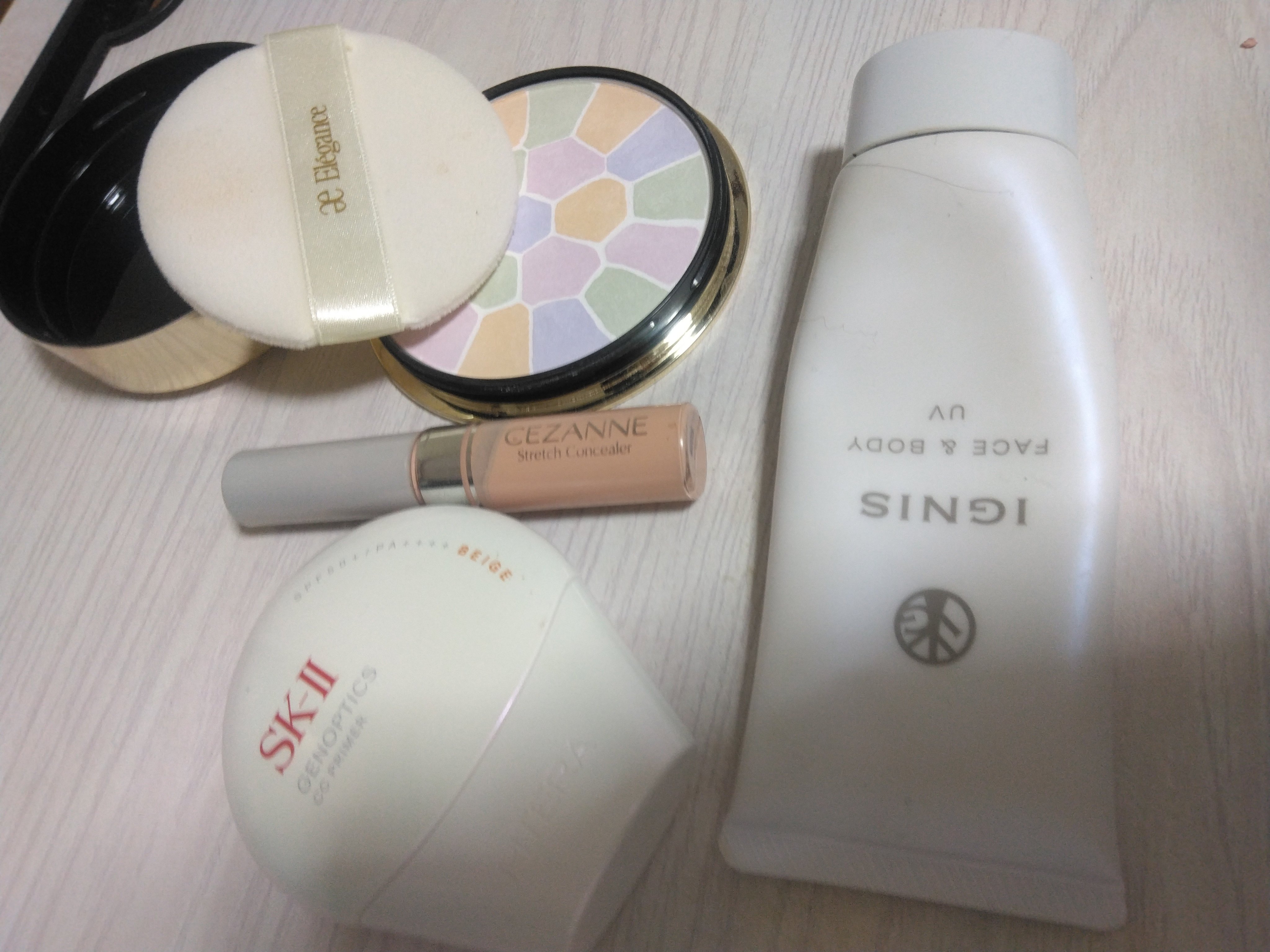 エレガンス ラ プードル オートニュアンス リクスィーズ/Elégance/プレストパウダーを使ったクチコミ（1枚目）