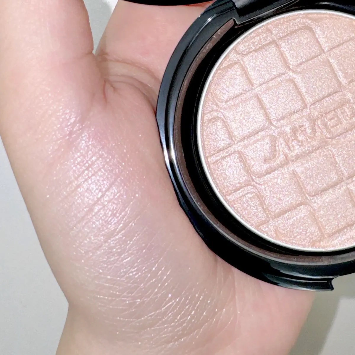 オーラデュウ プリズム イルミネーター/SHISEIDOザ・メーキャップ/プレストパウダーを使ったクチコミ（2枚目）