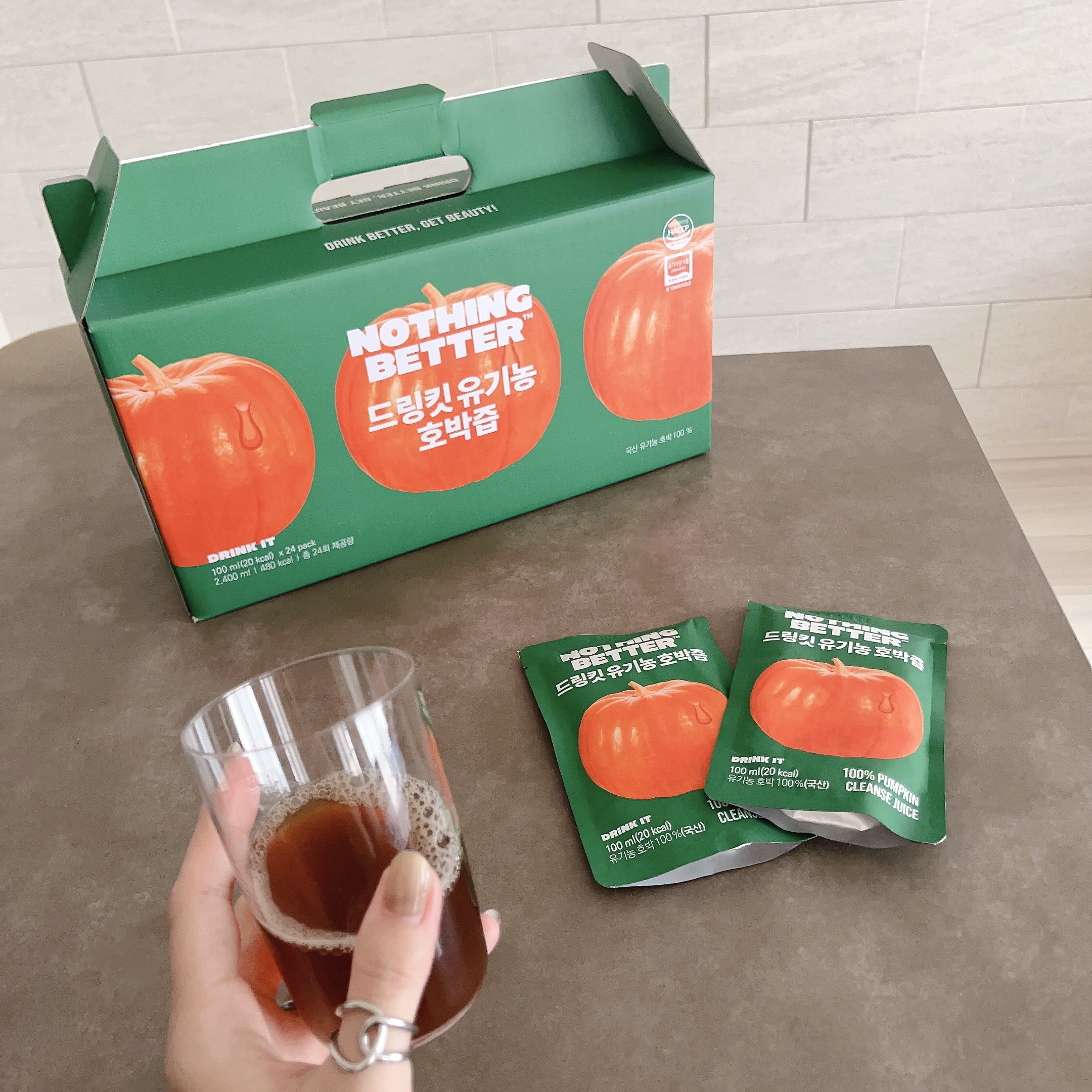 
\オーガニックかぼちゃジュースでむくみケア/

ドリンクイットオーガニックかぼちゃジュース

最近飲み始めたのが、むくみケアできるかぼちゃジュース🎃
ジュースというよりもティー感が強くてすっきり飲めるよ！！
かぼちゃ本来のやさしい甘さを