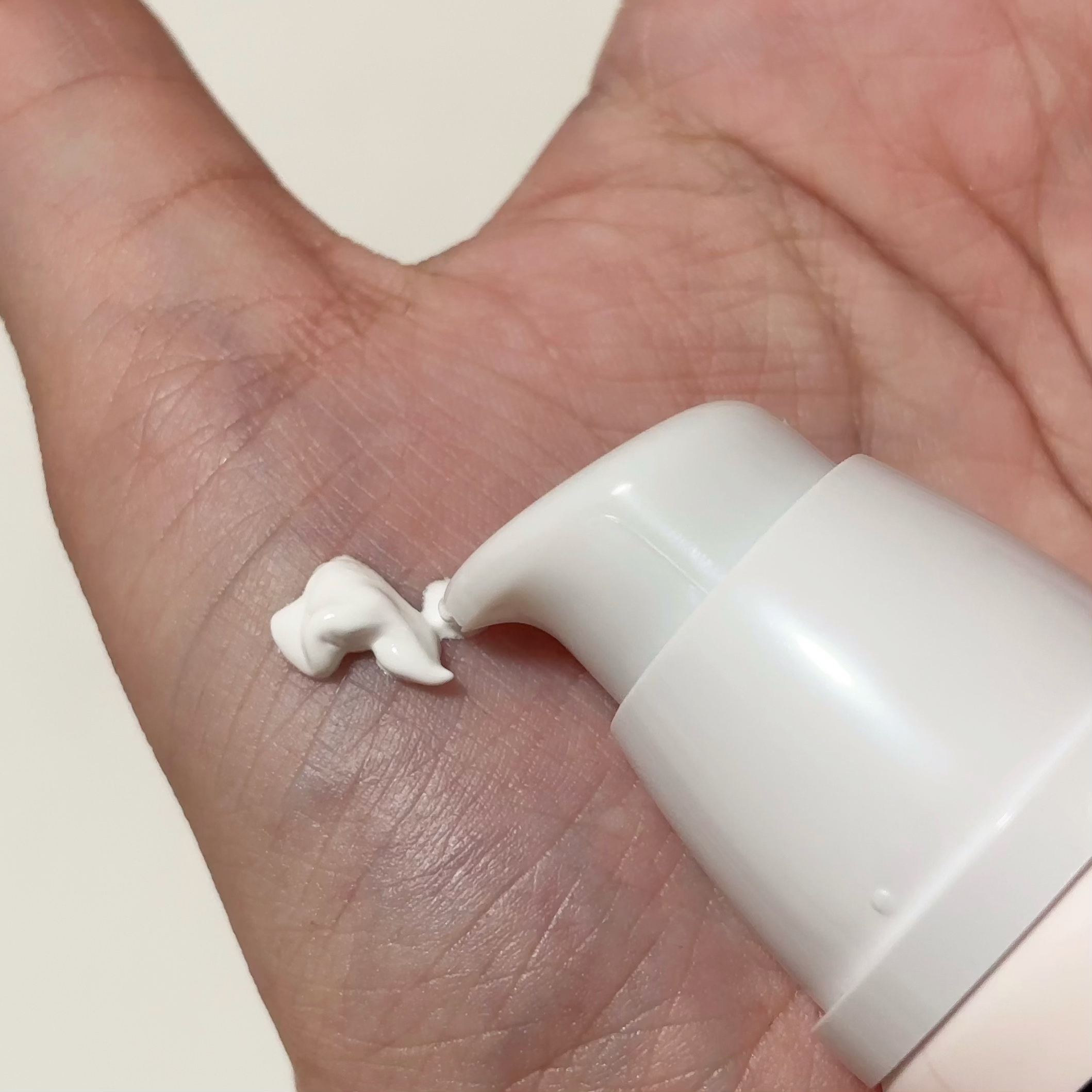 ホワイトニングドレストーンアップクリーム/COSNORI/化粧下地を使ったクチコミ（2枚目）