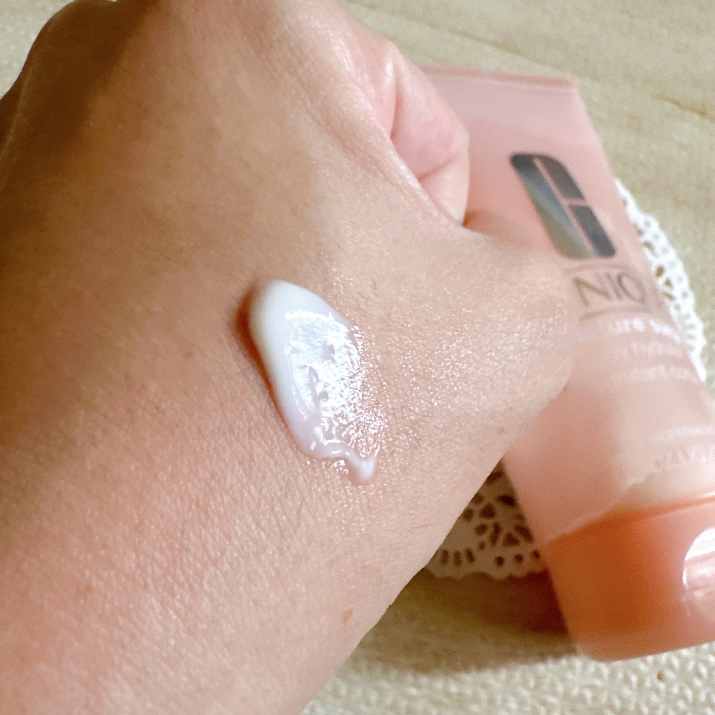 モイスチャー サージ ボディ ハイドレーター/CLINIQUE/ボディミルクを使ったクチコミ(4枚目)