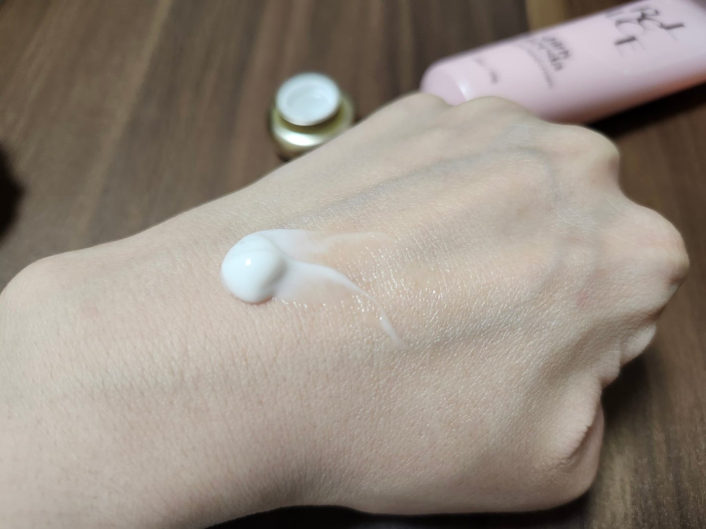 パフュームハンドクリーム シャイニーフリージア/ReLUCE/ハンドクリームを使ったクチコミ(4枚目)