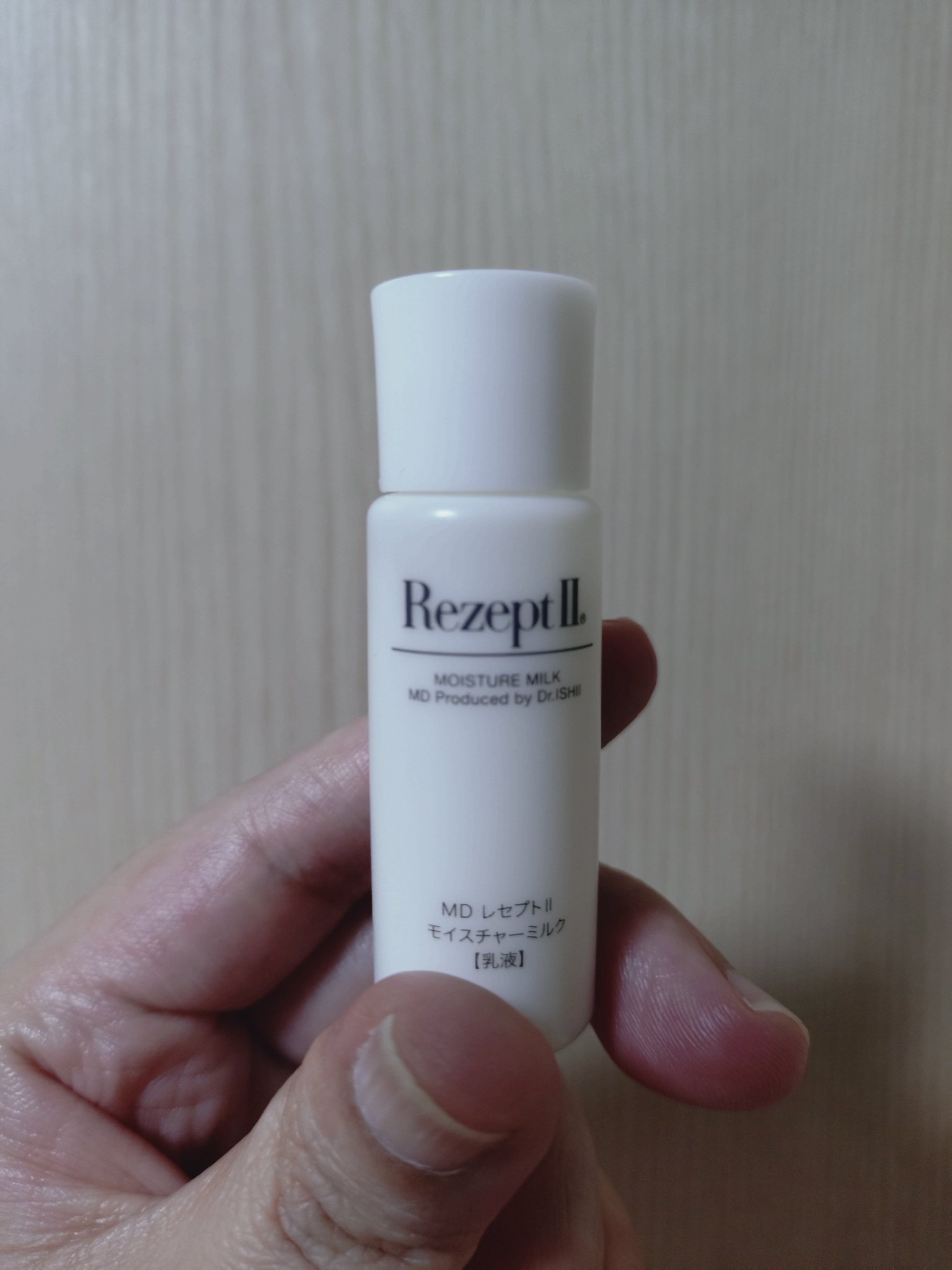 レセプト ツー　モイスチャー ミルク
#提供

水分を保ち、油分のバランスを整える乳液

厳選された天然成分が、肌の水分を保ち新陳代謝を正常に導いて、キメ細かくハリのある肌を維持します。

【主な配合成分】
ローズマリー葉油、ＤＮＡーK、フ