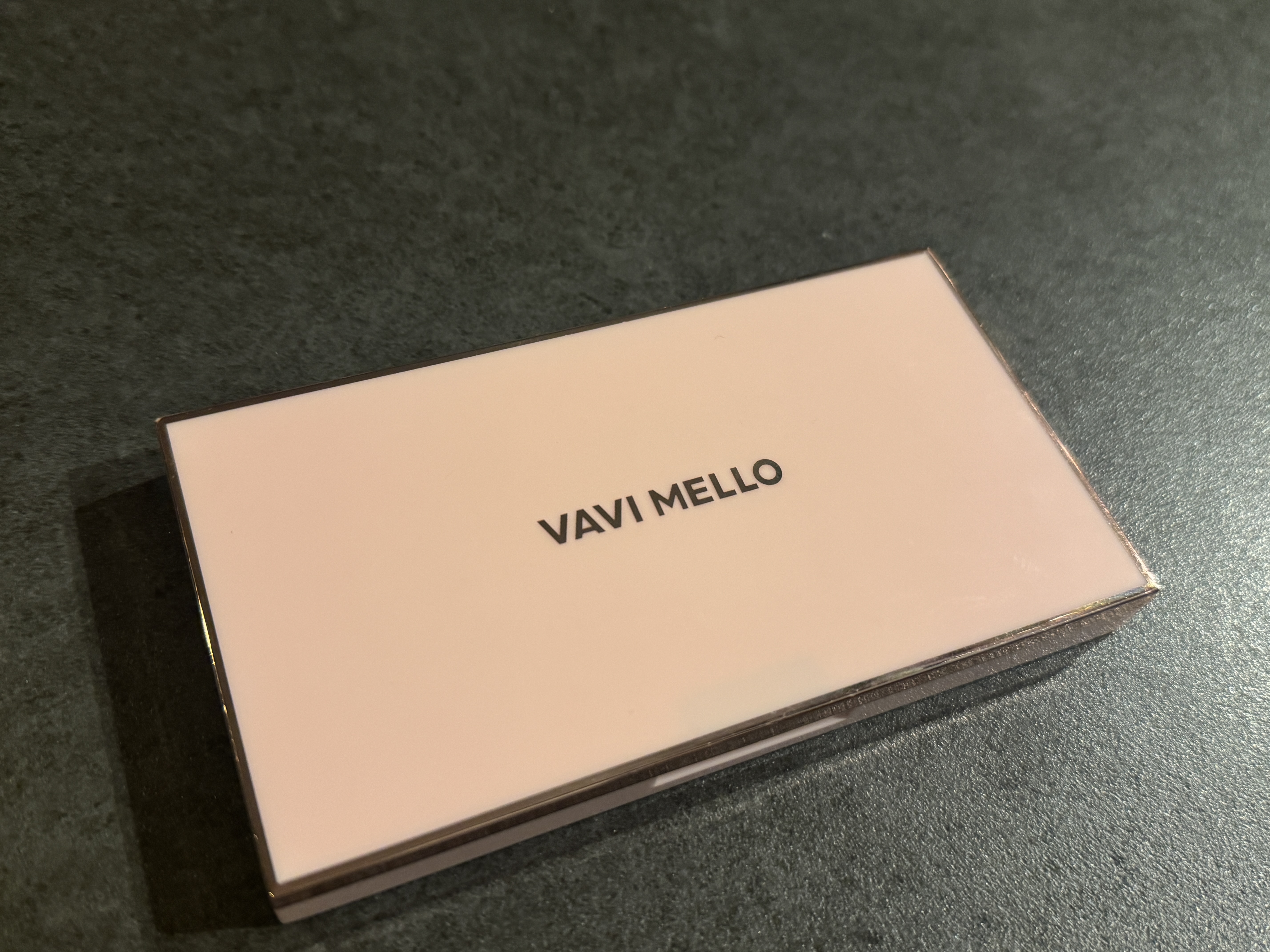 バレンタインボックス3ローズモーメント/VAVI MELLO/アイシャドウパレットを使ったクチコミ（2枚目）