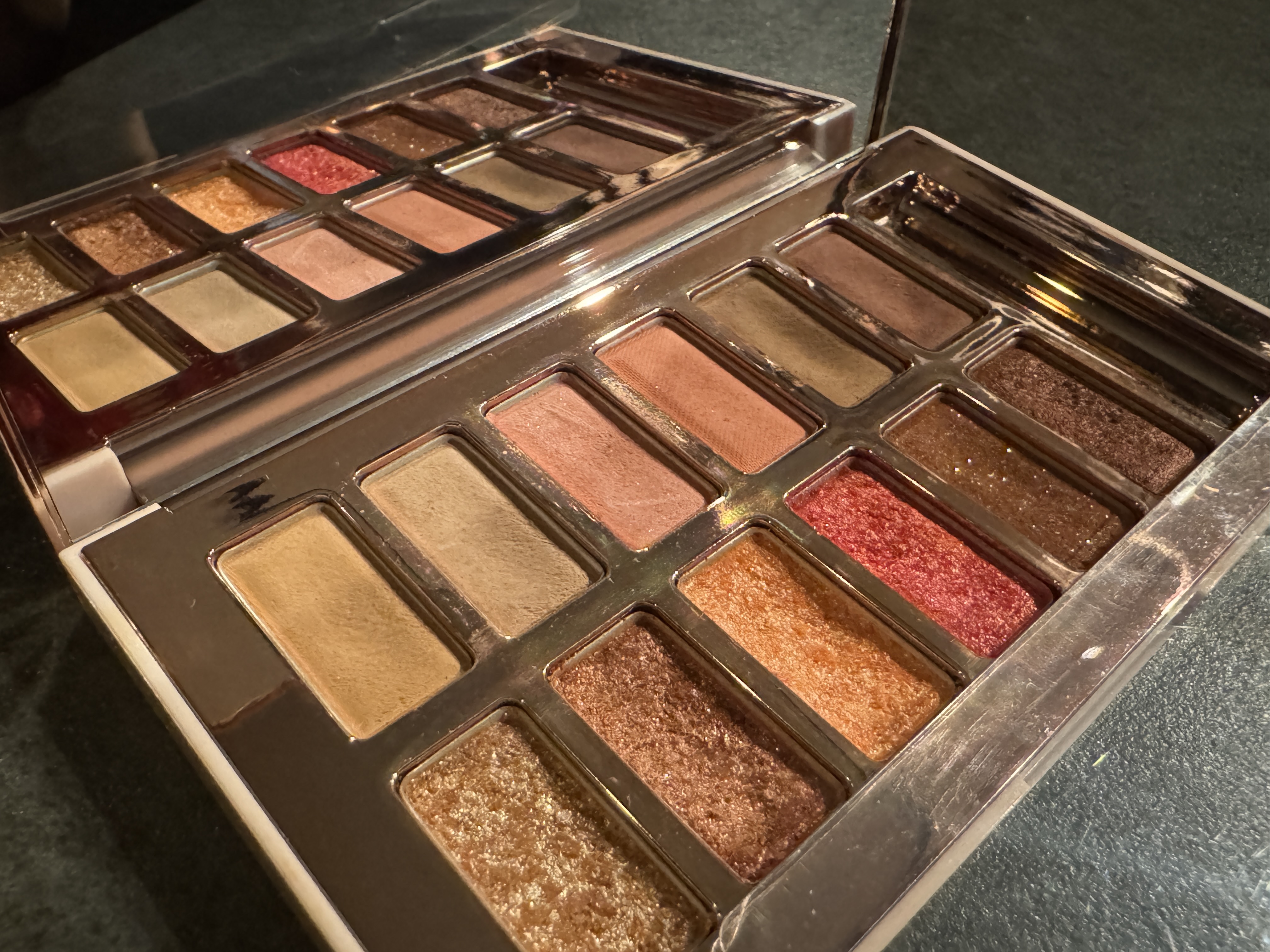 バレンタインボックス3ローズモーメント/VAVI MELLO/アイシャドウパレットを使ったクチコミ（1枚目）