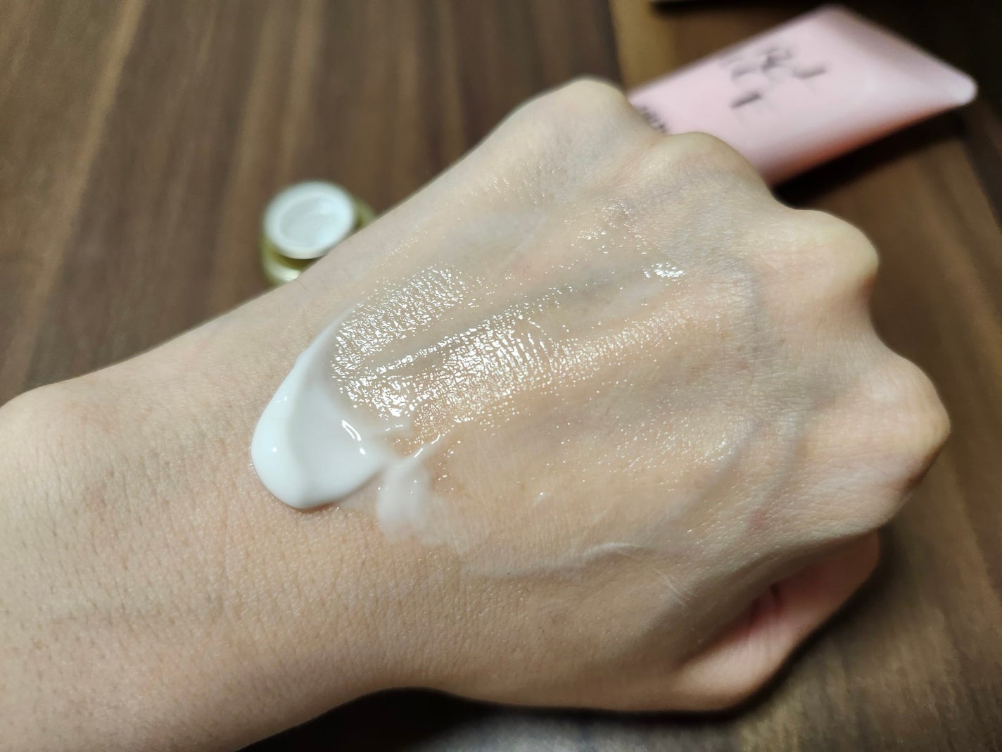パフュームハンドクリーム シャイニーフリージア/ReLUCE/ハンドクリームを使ったクチコミ(2枚目)