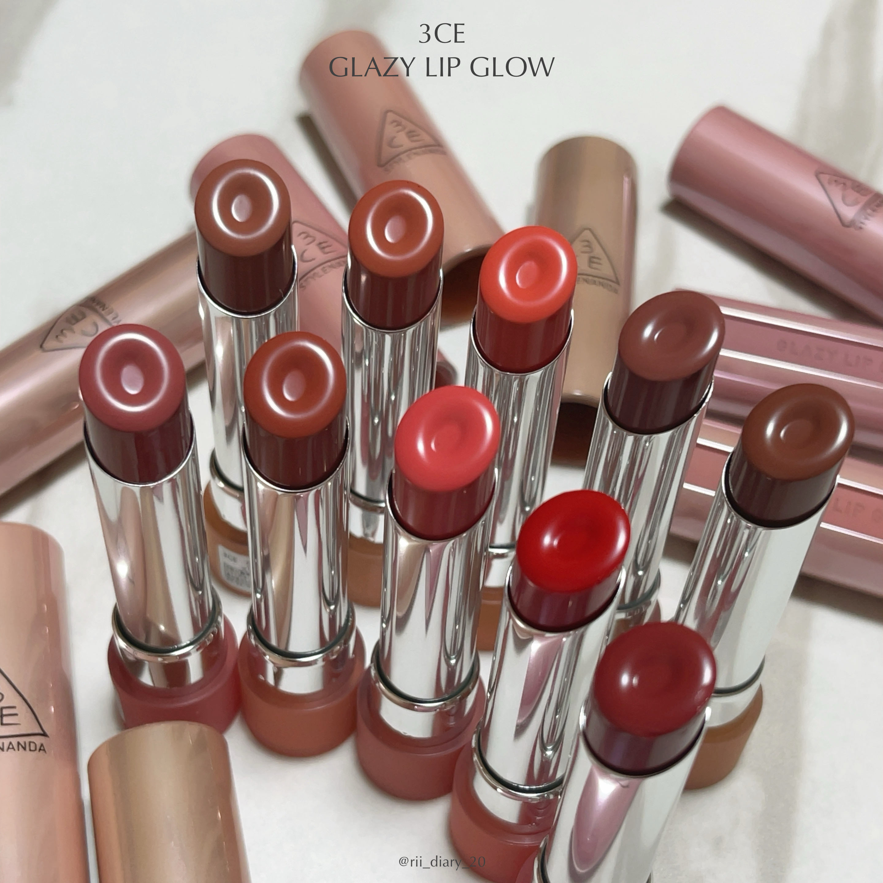 rii♡ on LIPS 「全色スウォッチあり❤️ 10/11よりLOFTで先行販売が