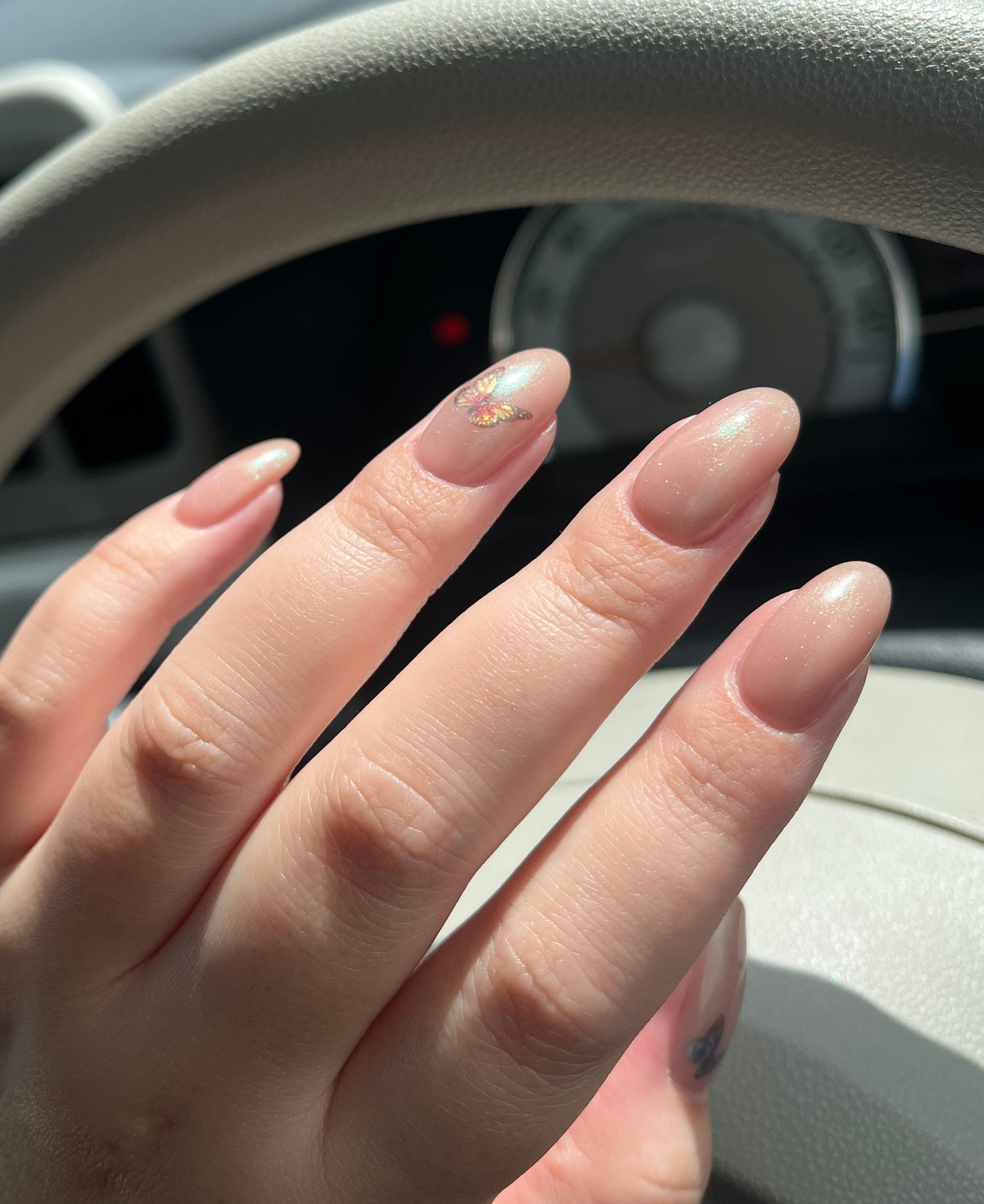 リアなん on LIPS 「🦋繊細パールのヴェール越しのバタフライが美しい馴染みバタフライ..」(2枚目)