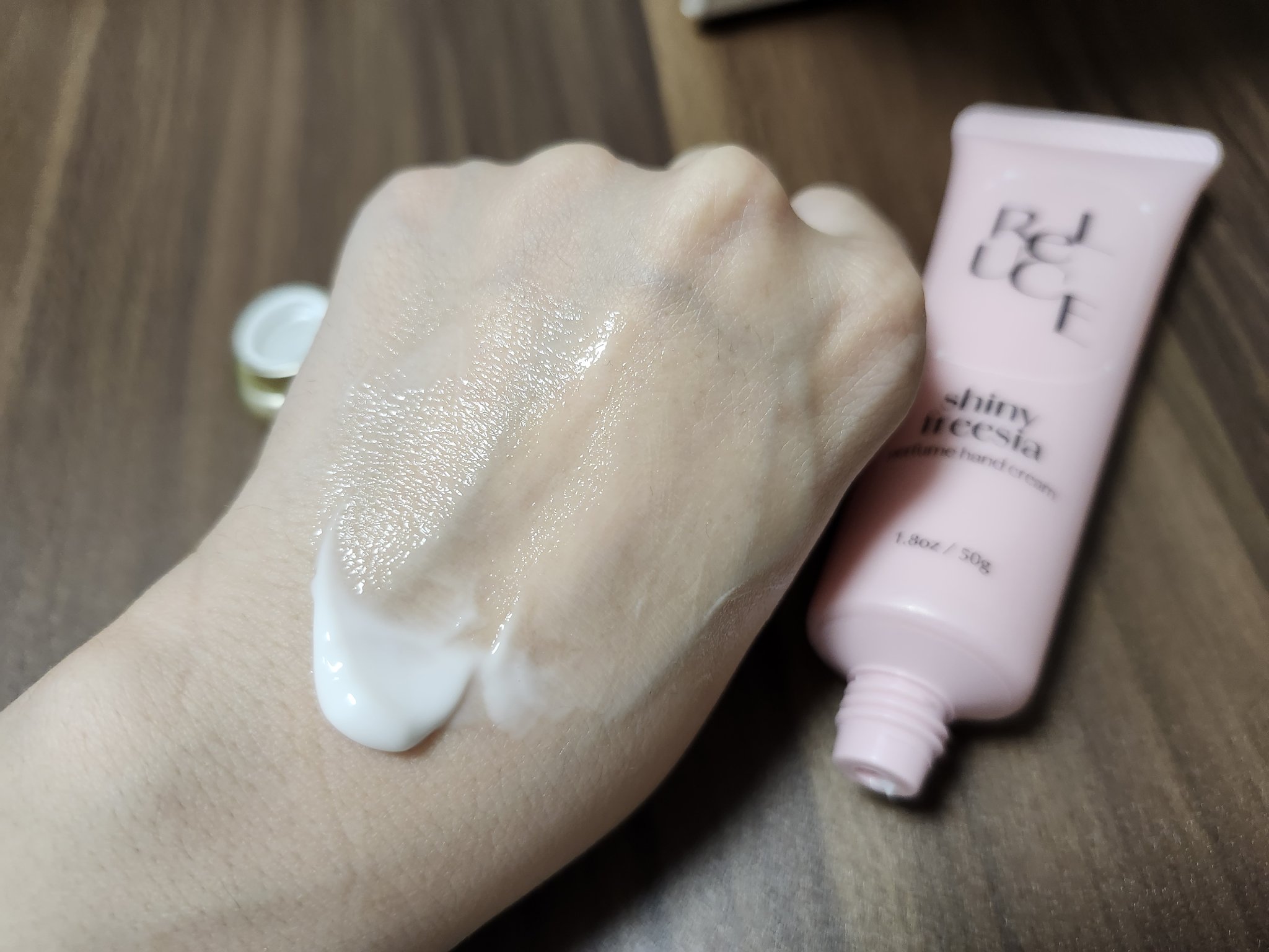 パフュームハンドクリーム　シャイニーフリージア/ReLUCE/ハンドクリームを使ったクチコミ（3枚目）