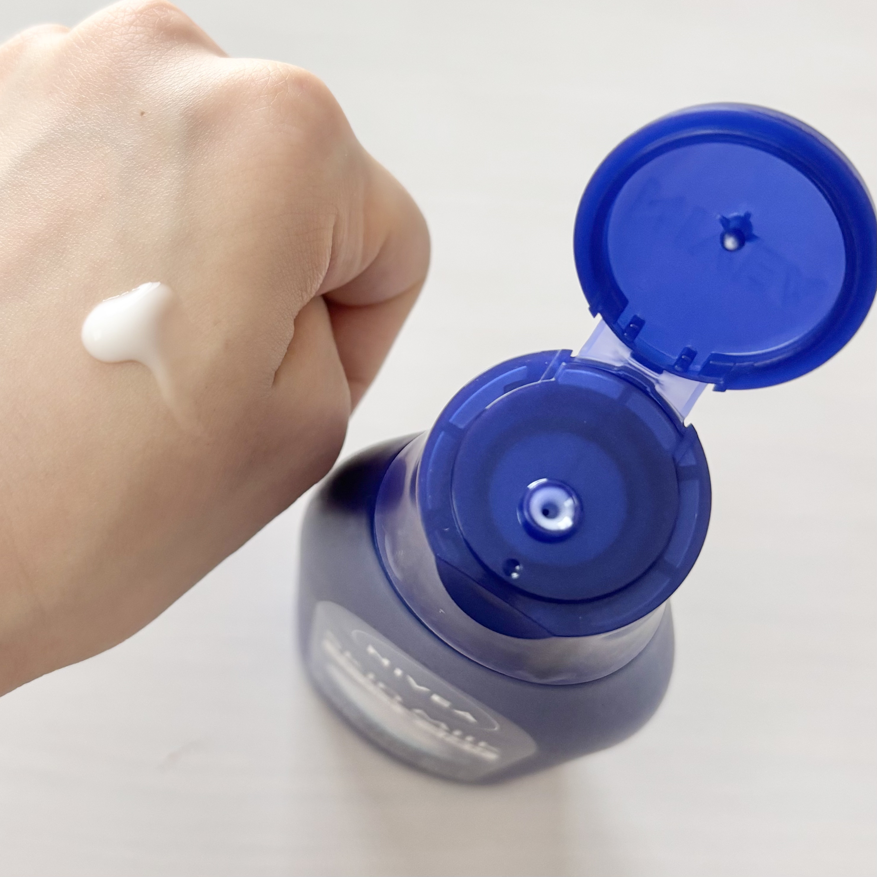 ニベア スキンミルク さっぱり やさしいフローラルの香り/ニベア/ボディミルクを使ったクチコミ（2枚目）