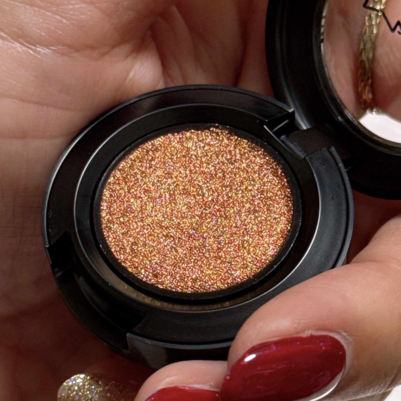 アイシャドウ シェードシフト クローム/M・A・C/単色アイシャドウを使ったクチコミ（3枚目）