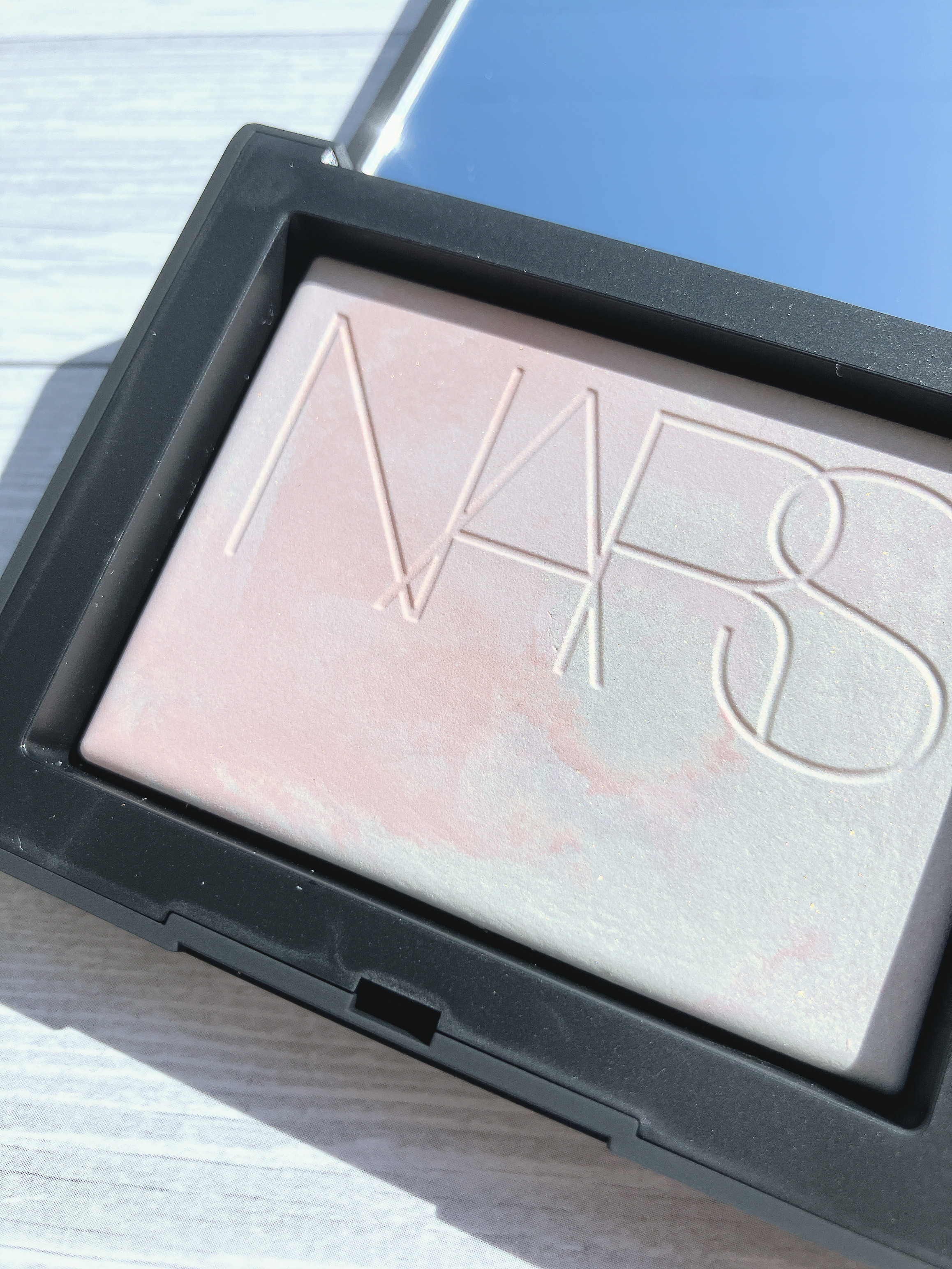 ライトリフレクティング プリズマティックパウダー 04454 SOLSTICE/NARS/プレストパウダーを使ったクチコミ（3枚目）