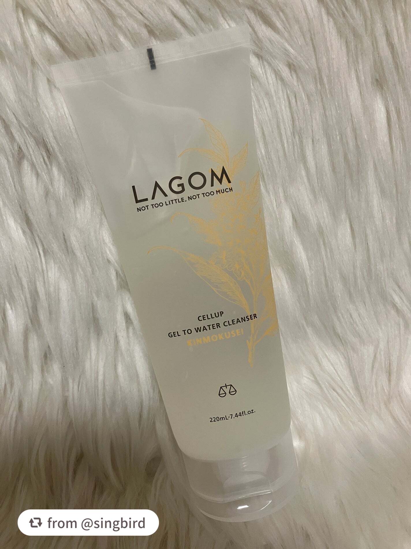 
ブランド人気No.1*1の、数量限定発売の洗顔料の爽やかなシトラスを感じる「レモンヴァーベナ」の香り。
ジェルがみるみる水のようなテクスチャーに変化🌟クリアな心地よさとともに洗う朝洗顔！
肌の水分保持力に着目した成分「アクアリシア(AQ