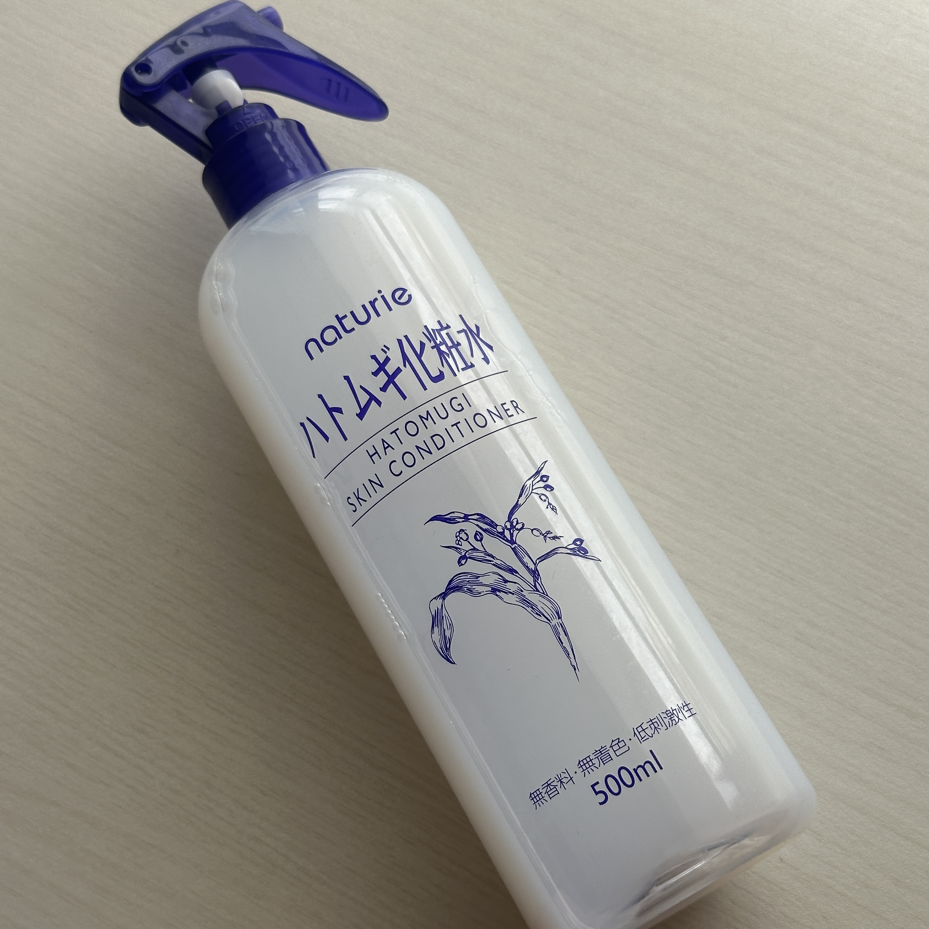 ナチュリエ
ハトムギ化粧水


ハトムギ化粧水です！

スプレーになっているので手軽に使えます！


化粧水は刺激的な匂いもないので使いやすいです！

コスパも良いのでバシャバシャ使えます！


ぜひ使ってみてください！


#ハトムギ 
