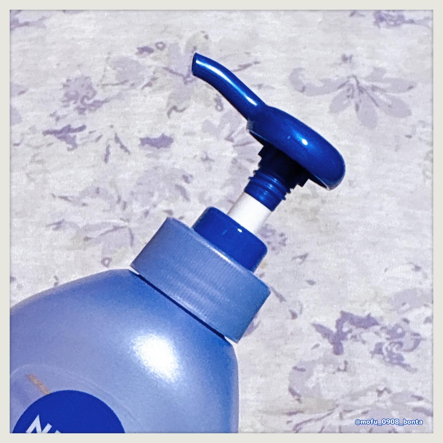 ニベア ルーセントビューティ ディープモイスチャー 浸透保湿美容液ボディミルク リッチローズの香り/ニベア/ボディミルクを使ったクチコミ（3枚目）