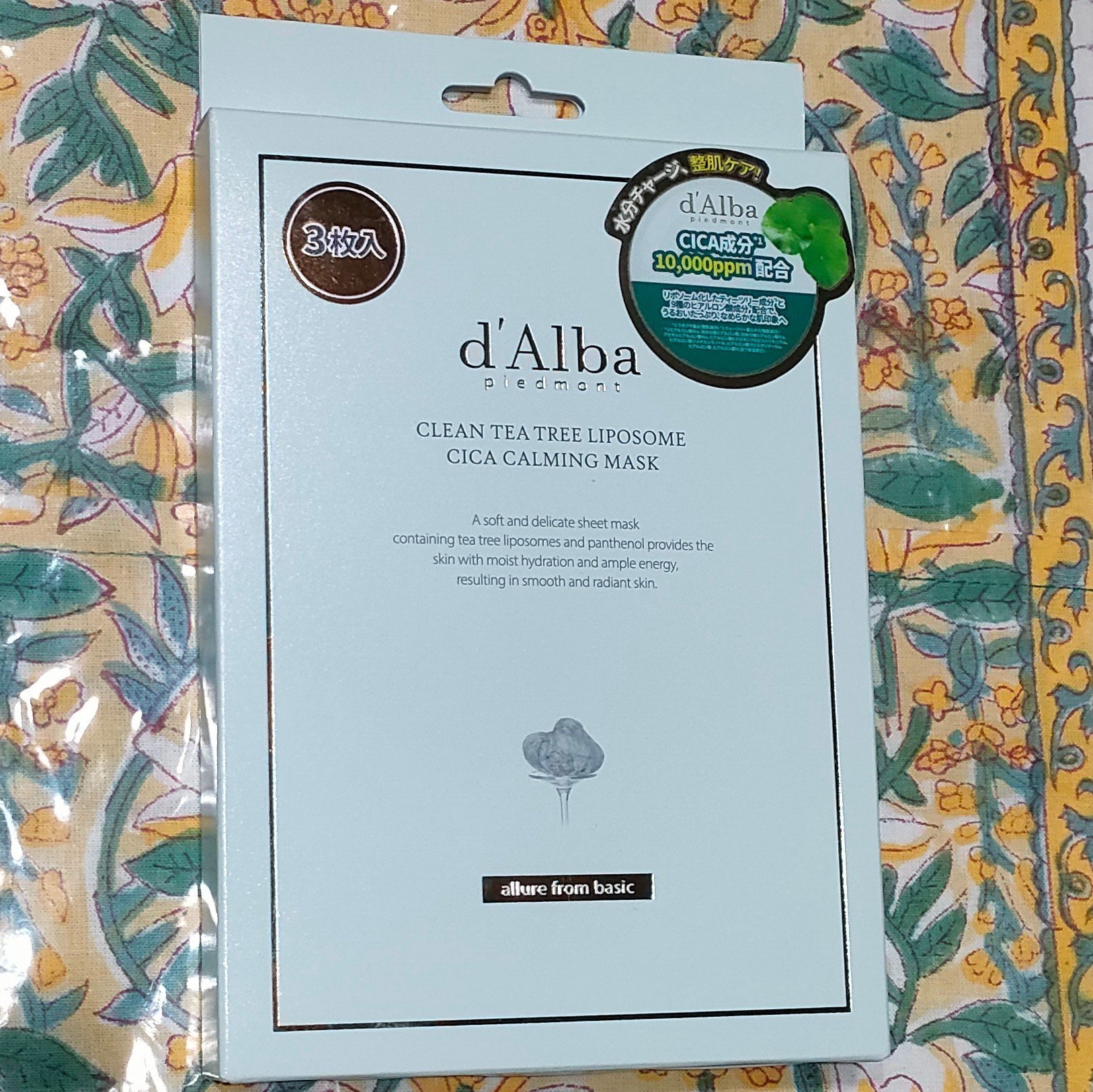 
ダルバ トリートメントマスク(CICA)

柔らかくて密着しやすいシートに美容液がたっぷり含まれています。袋にも沢山残っているのでデコルテなどのケアにも活用できます。
みずみずしい使用感でさっぱりとした潤いを感じました。